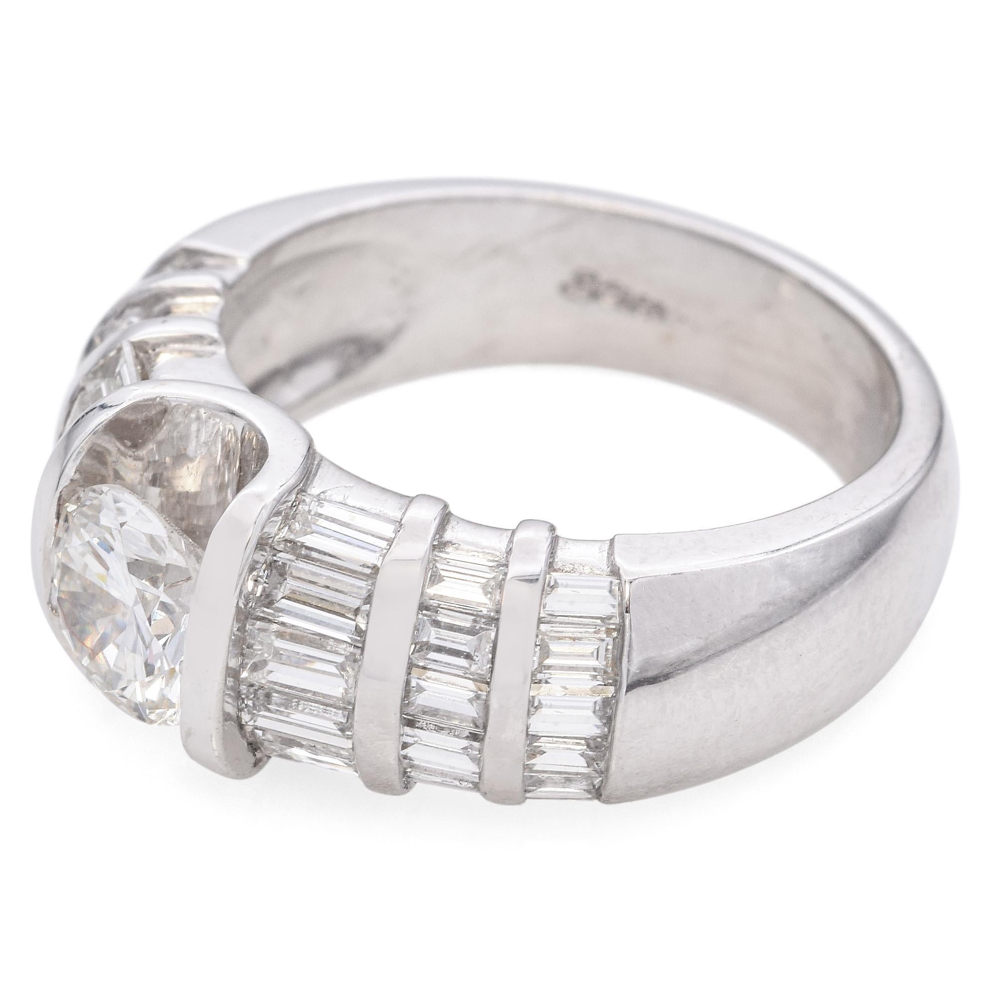 Anillo de Cóctel de Diamantes Engastados en Tensión de Oro Blanco de 18k en Bueno estado para la venta en New York, NY