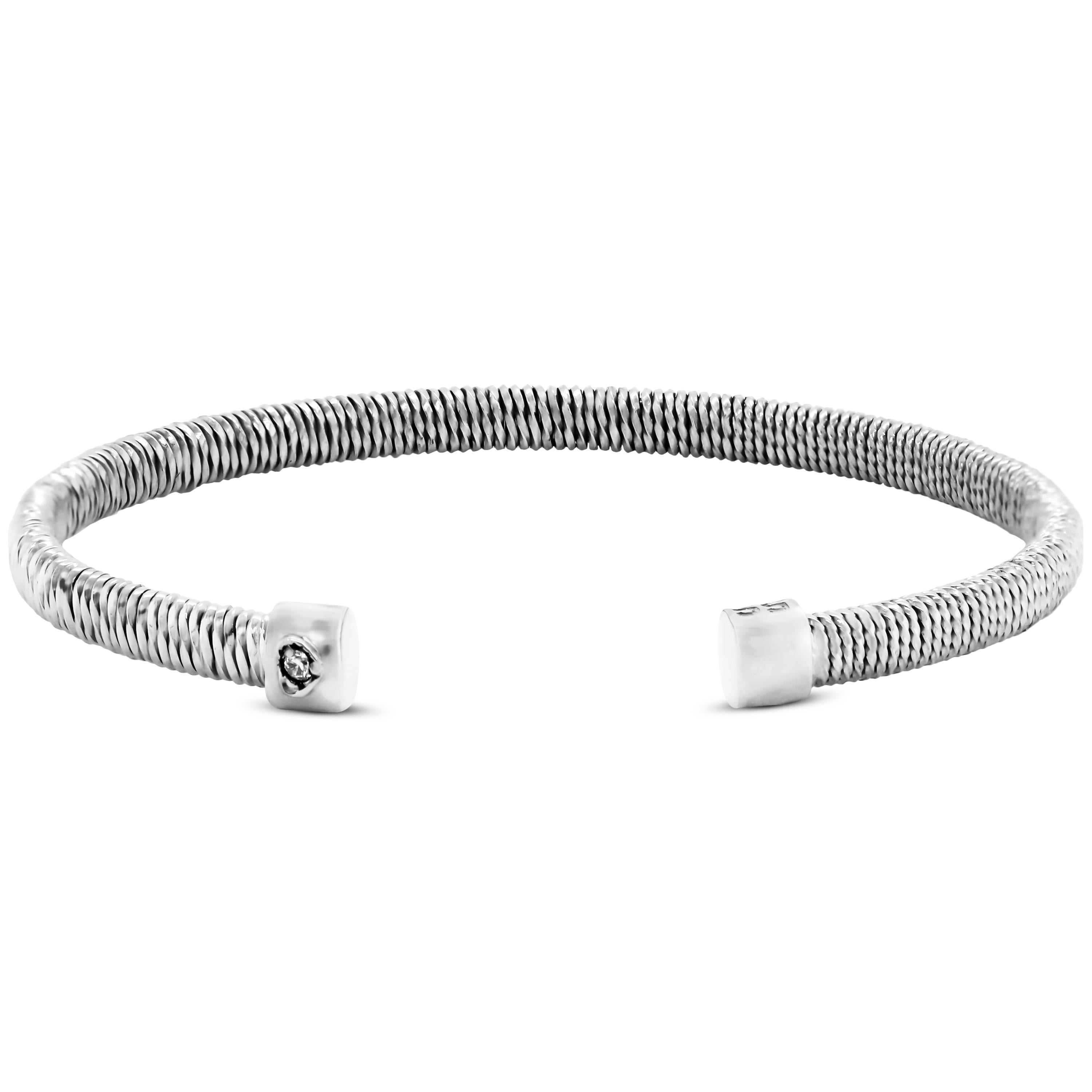 18K White Gold Thin Bangle Bracelet by Stambolian

This bracelet features high-polshed, woven-like textured gold that makes up the bracelet entirely

Bracelet is a size 7. 5mm width

Signed Stambolian and has the Trademark 