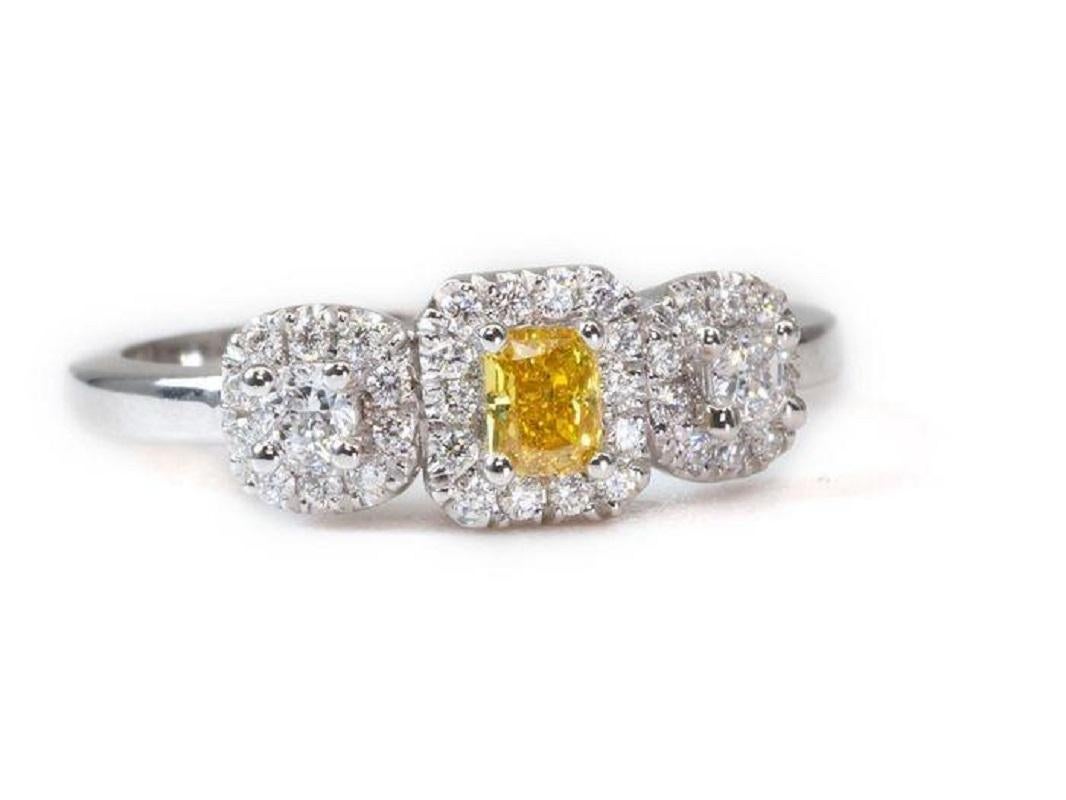 18K White Gold Three Stone Halo Ring with 0.32 Ct Natural Diamonds, GIA Cert In New Condition In רמת גן, IL