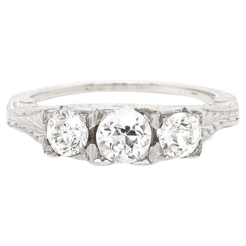 18K Weißgold 
Drei Stein Old European Cut 0.82± Ct Diamant Ring im Angebot