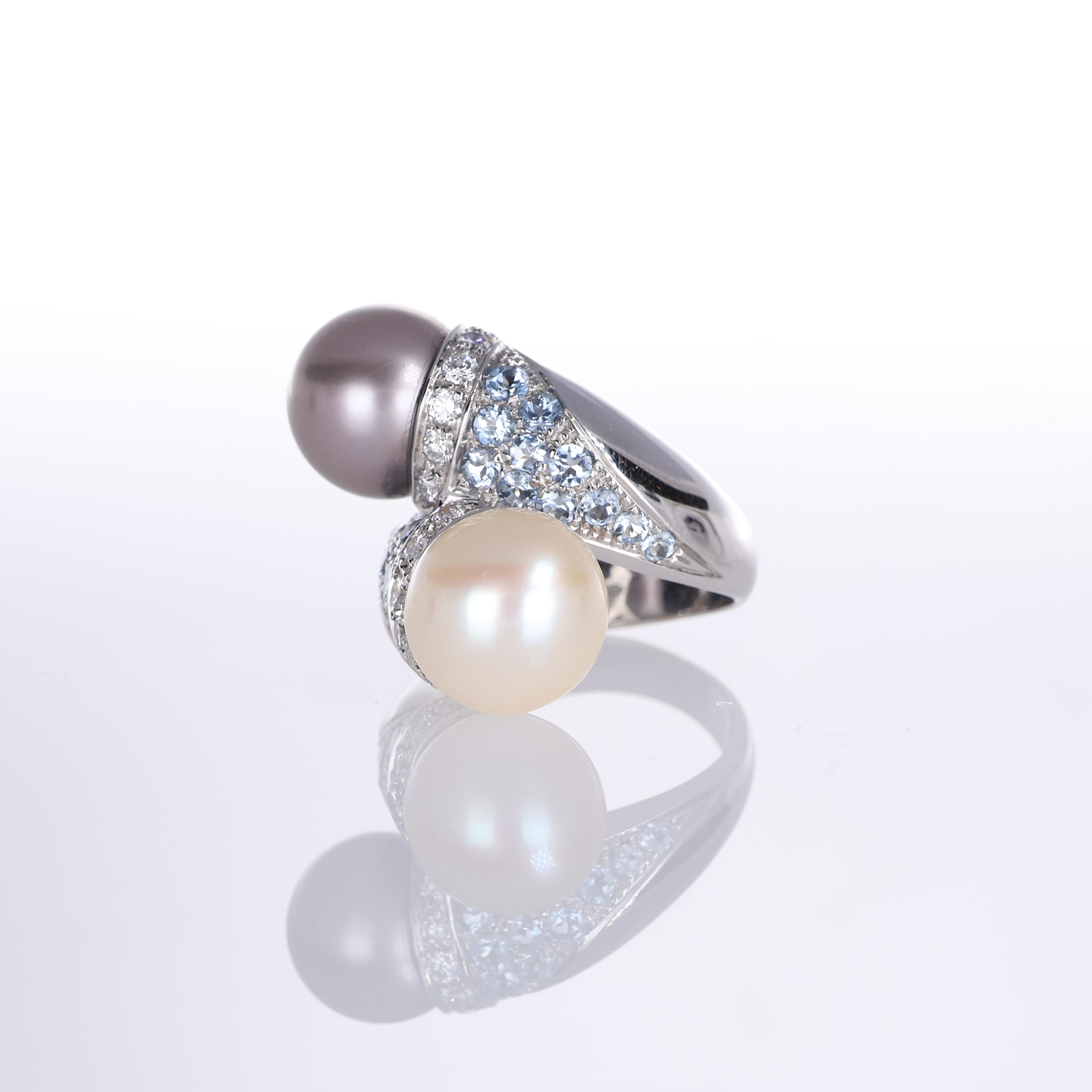 Brilliant Cut 18k White Gold Toi et Moi Ring with Pink and Gray Pearls, Diamonds, and Aquamari For Sale