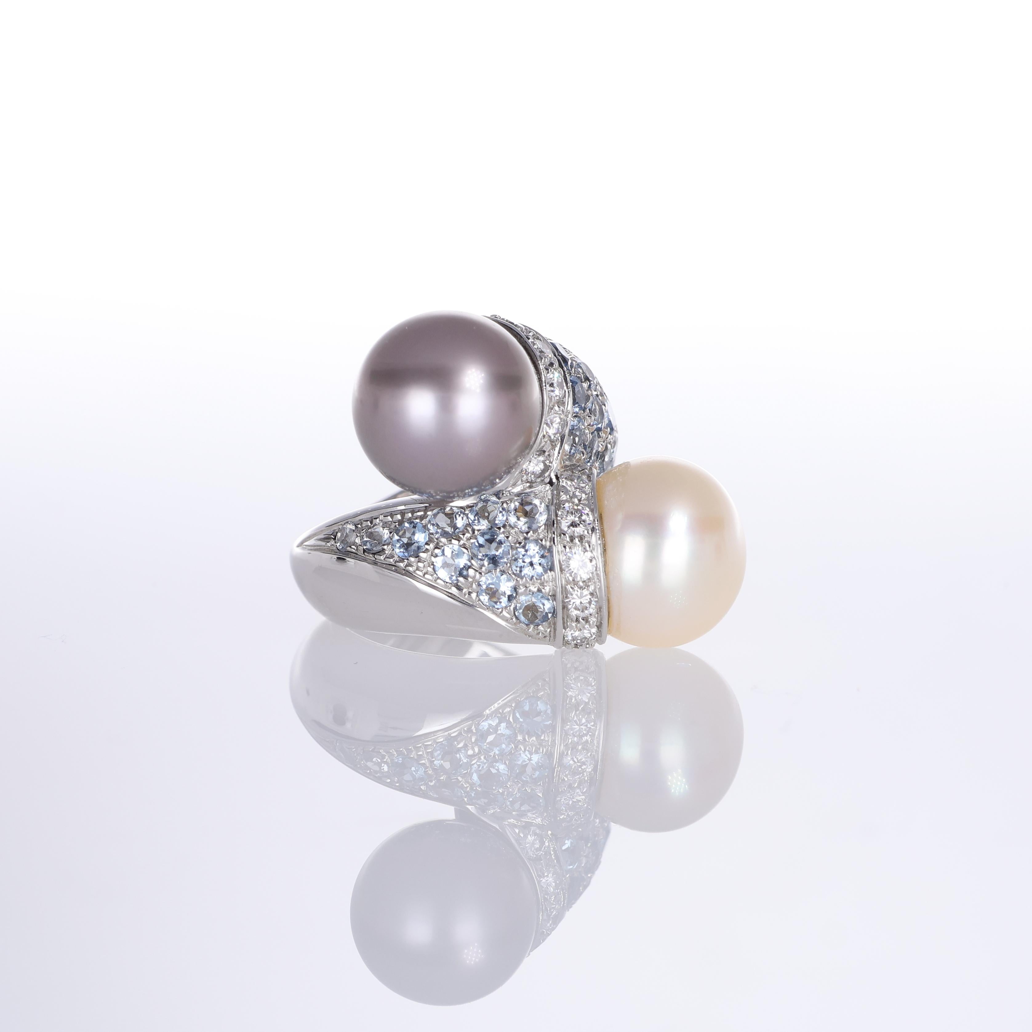 18k White Gold Toi et Moi Ring with Pink and Gray Pearls, Diamonds, and Aquamari In New Condition For Sale In Bergamo, BG