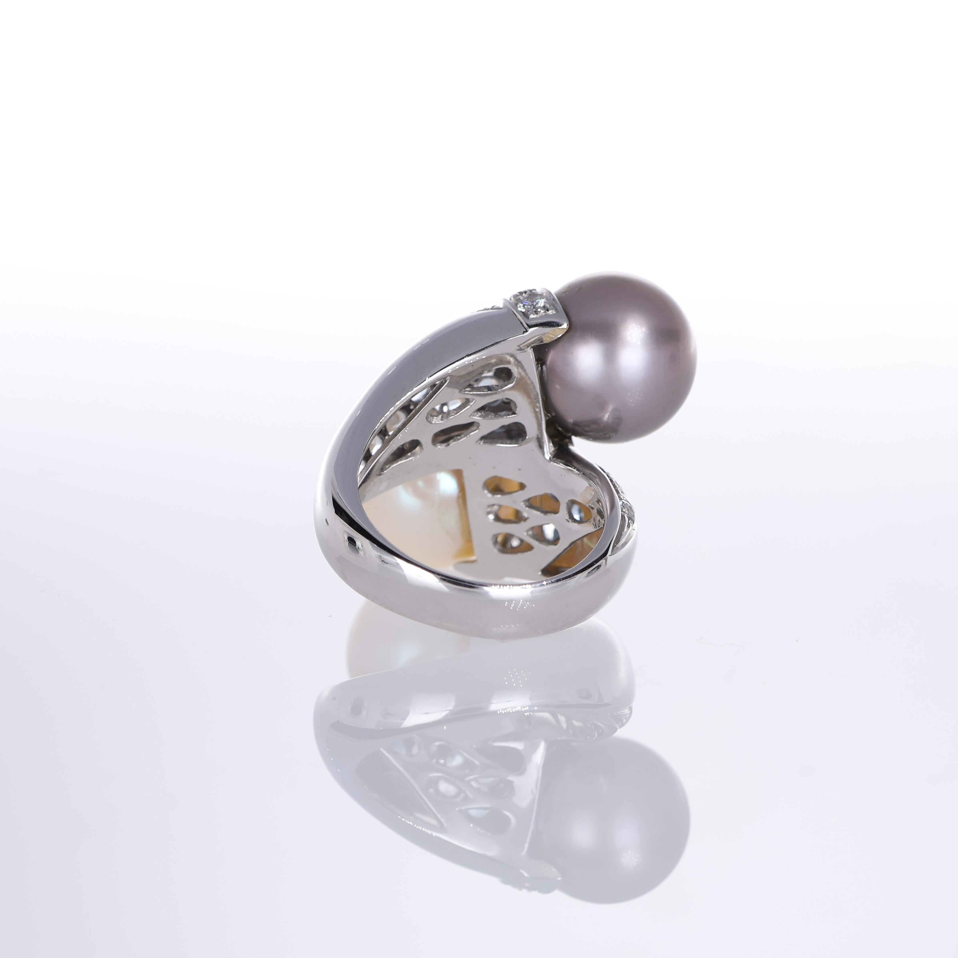 Women's or Men's 18k White Gold Toi et Moi Ring with Pink and Gray Pearls, Diamonds, and Aquamari For Sale