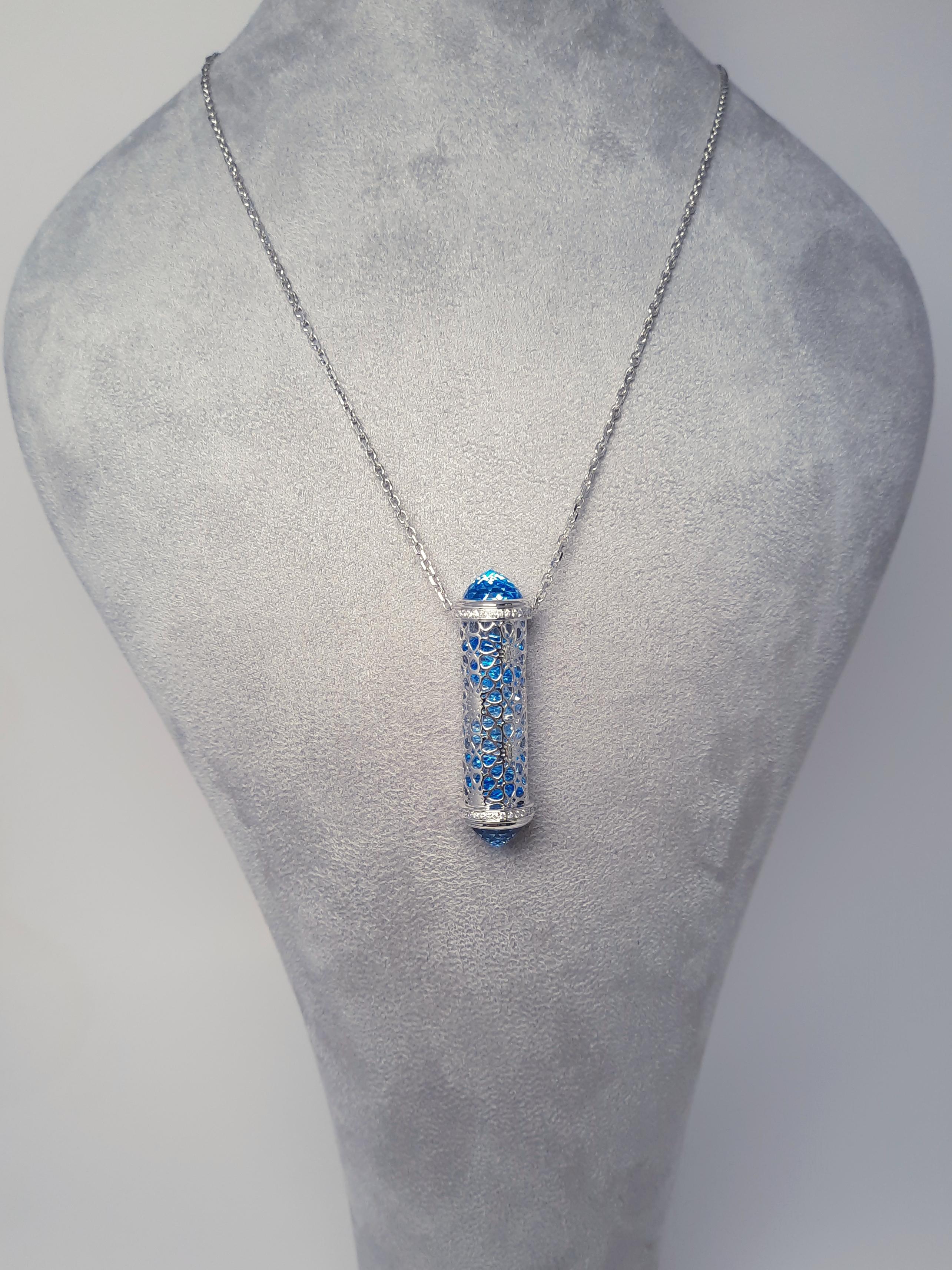 MOISEIKIN a le plaisir d'annoncer le lancement de sa première collection arabe en partenariat avec Misk Jewellery. Cette collaboration célèbre plus de dix ans d'amitié et de passion commune pour l'art et la culture. 

Inspirée par la beauté de