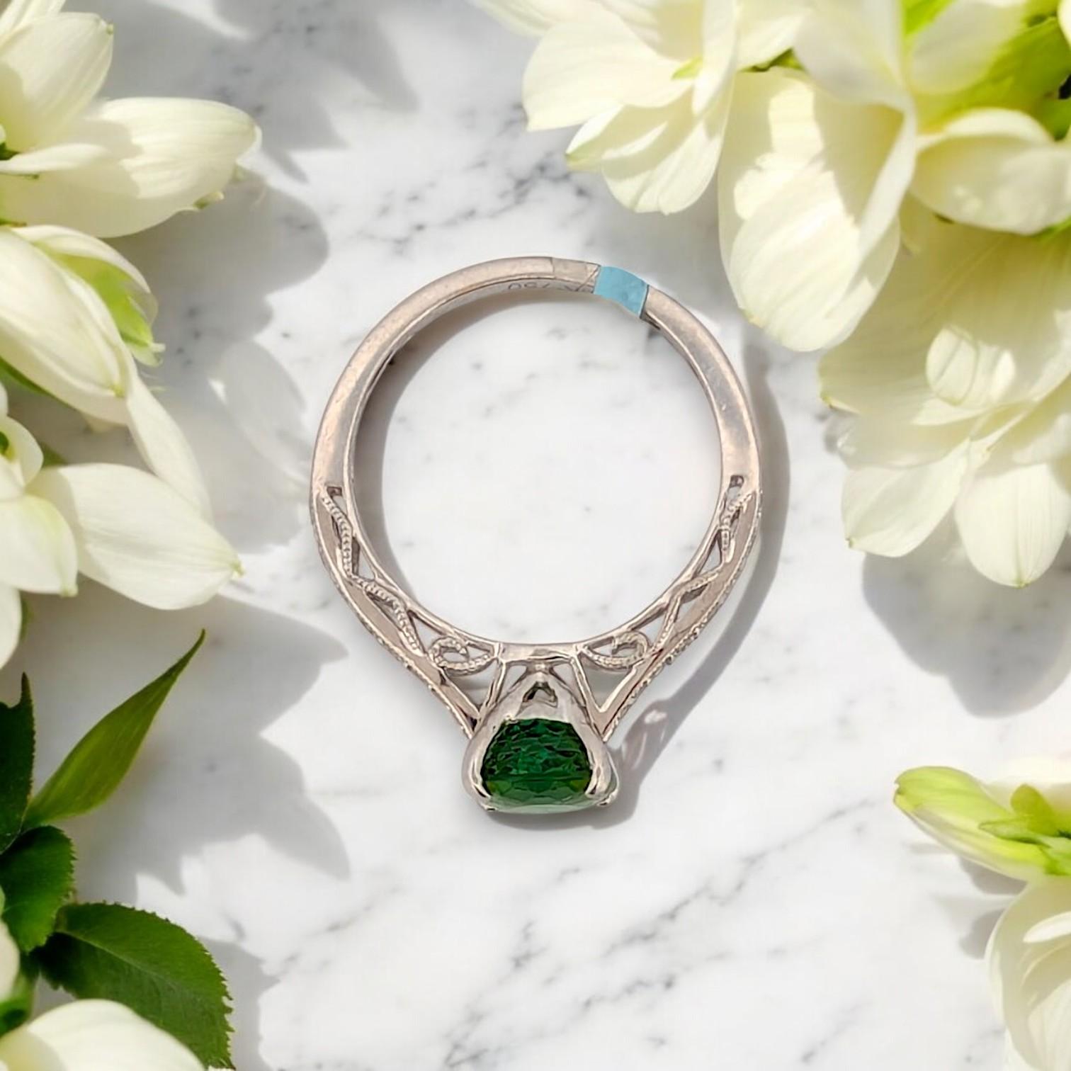 Moderne Evadne  Bague en or blanc 18 carats avec tourmaline et diamant taille coussin ovale en vente