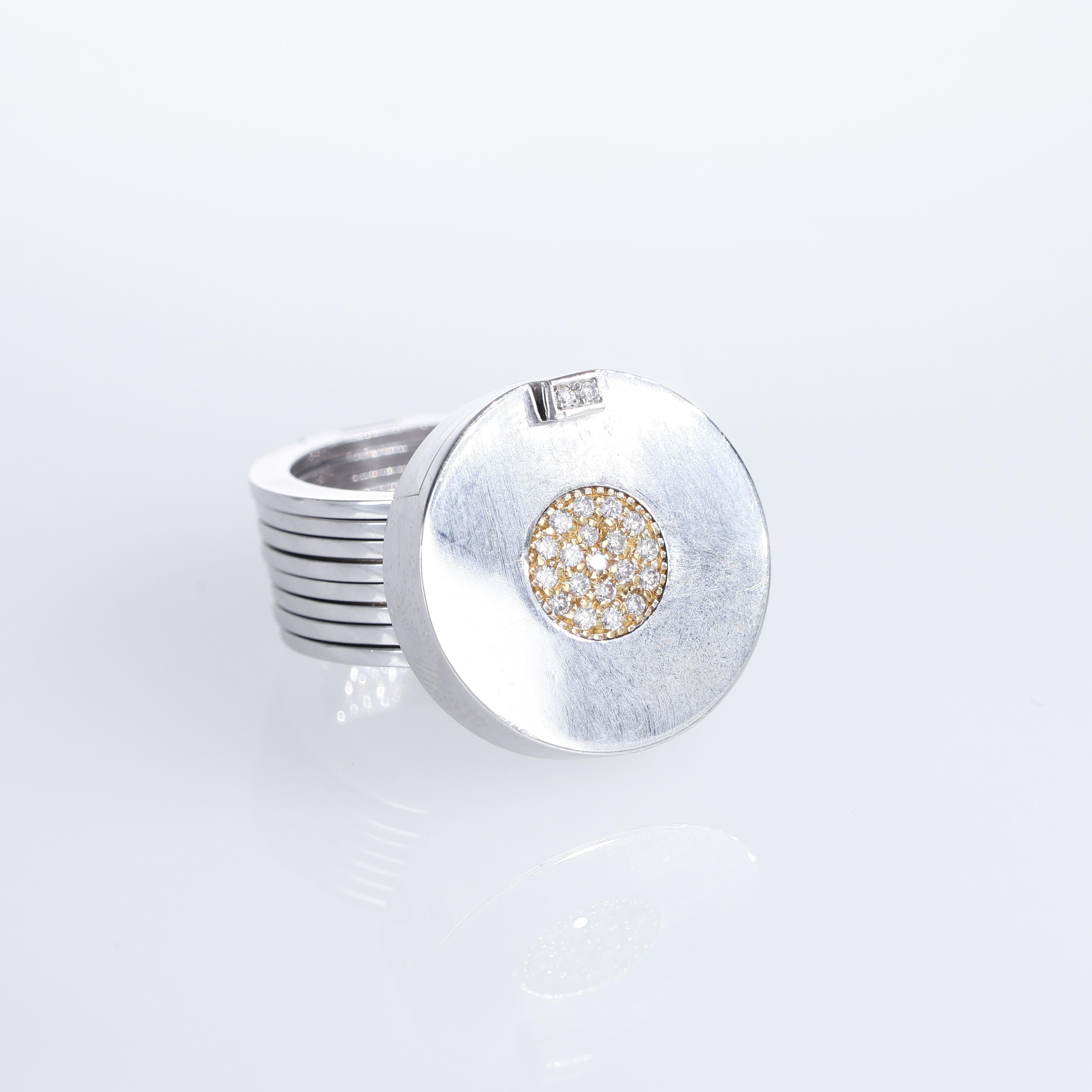 A bold and versatile piece crafted in 18K white gold, this innovative ring transforms into a bracelet. The central circular design features a pavé of natural diamonds, adding a refined touch of brilliance. A statement jewel with a unique mechanism
