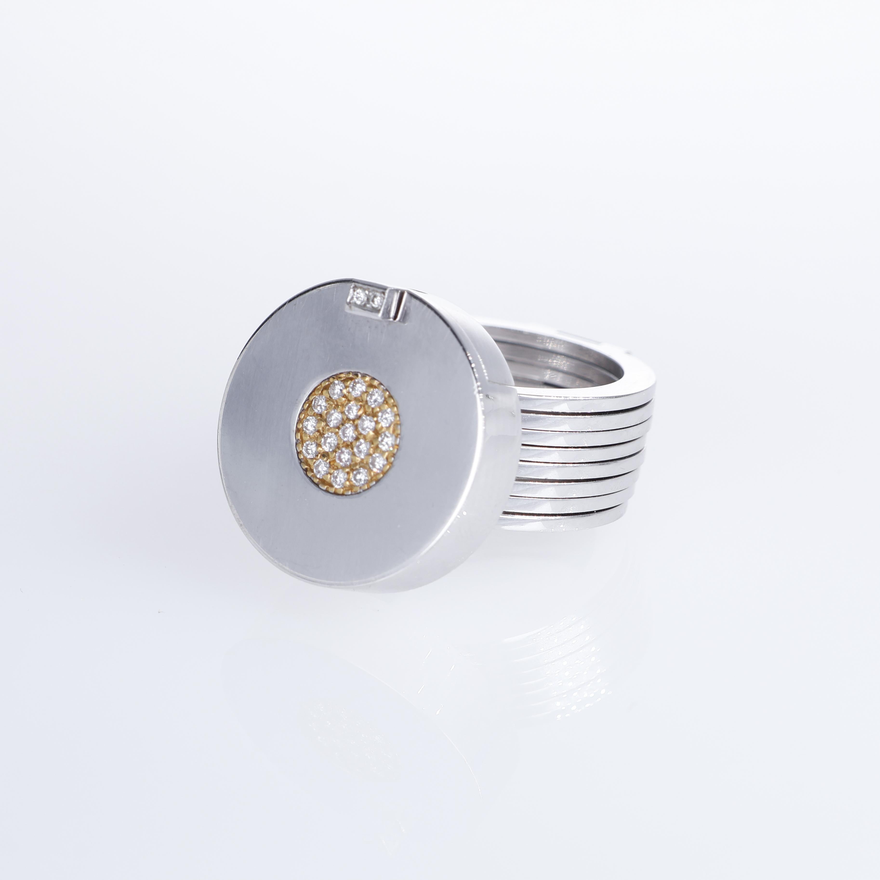 18K White Gold Transformable Ring-Bracelet with Diamond Pavé In New Condition For Sale In Bergamo, BG
