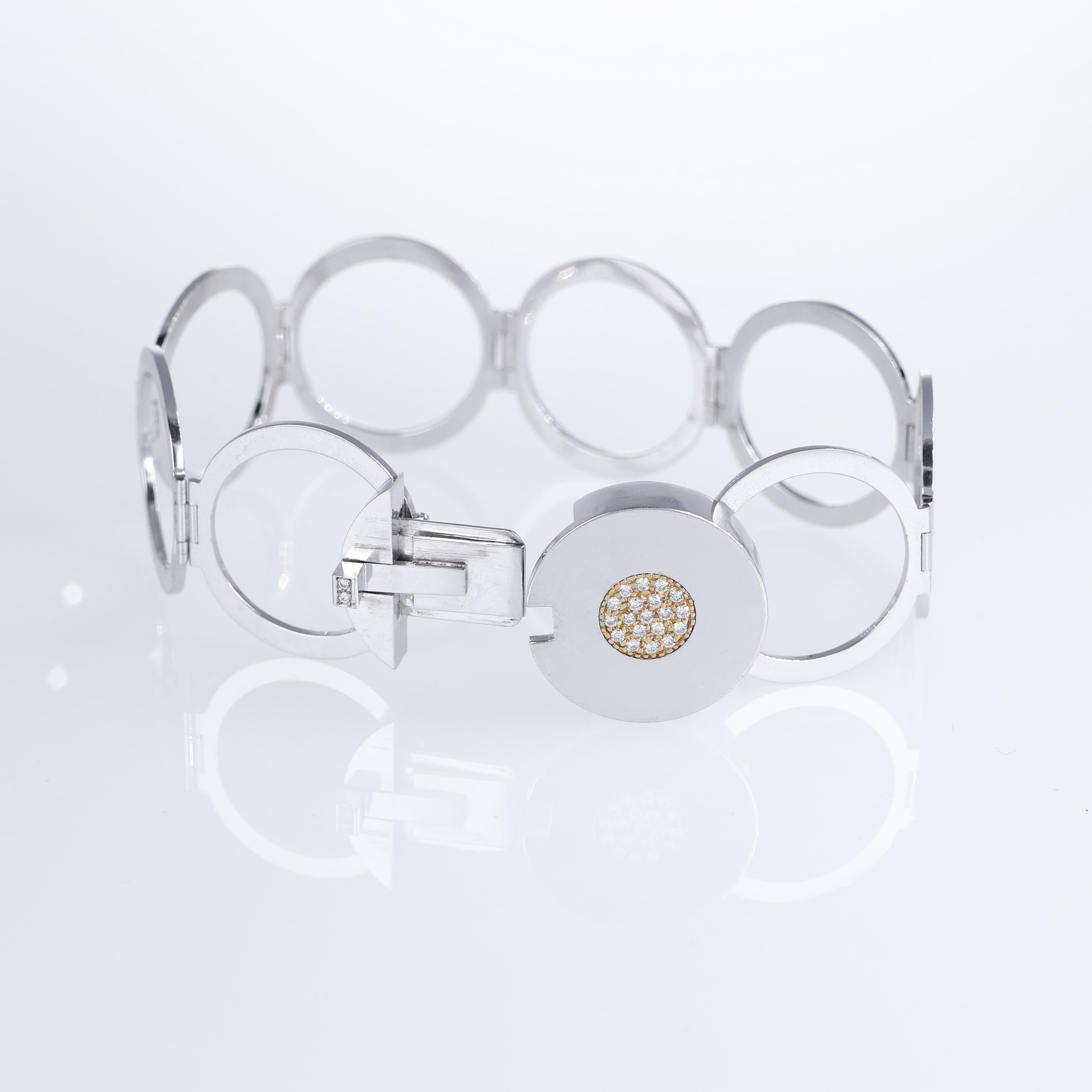 18K White Gold Transformable Ring-Bracelet with Diamond Pavé For Sale 1