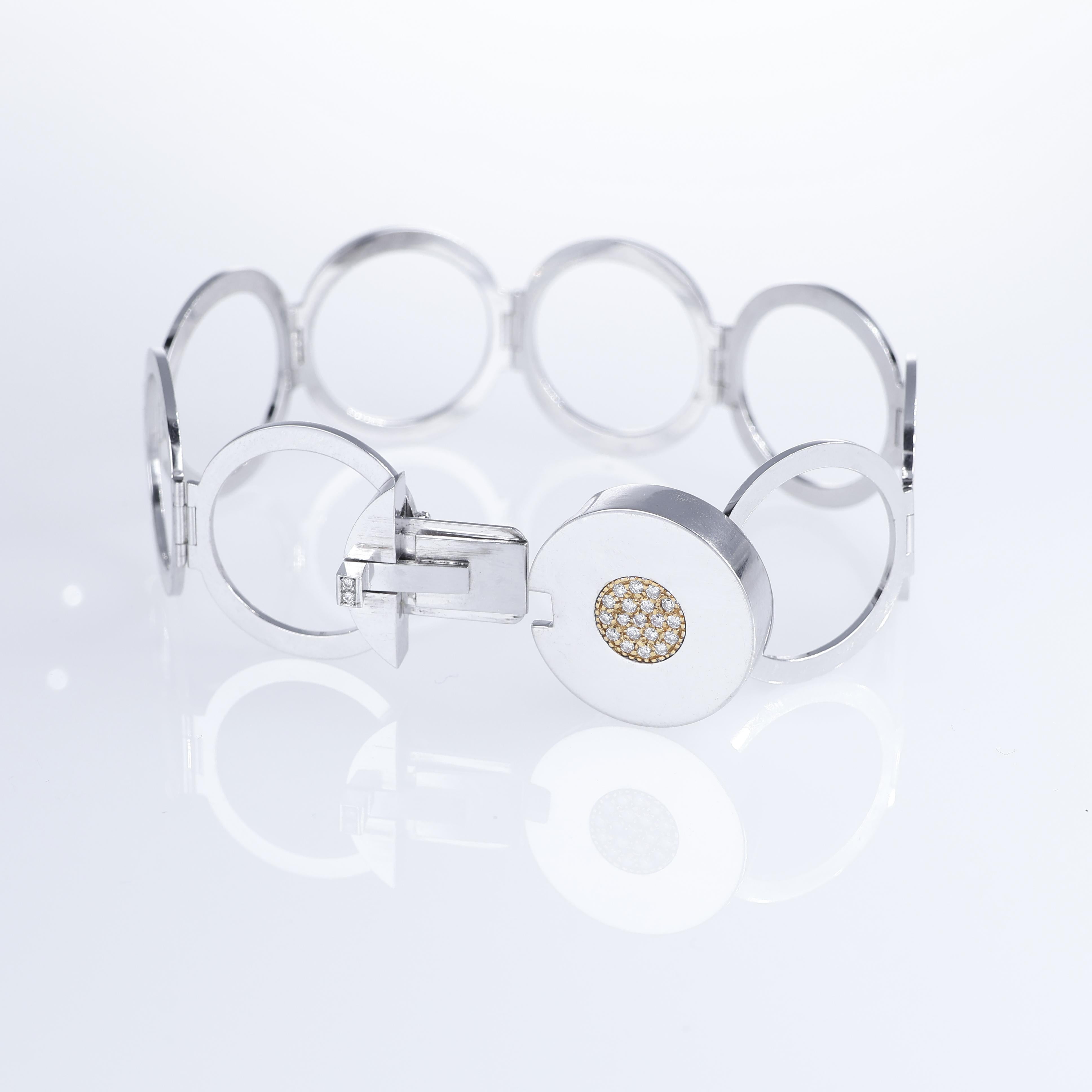 18K White Gold Transformable Ring-Bracelet with Diamond Pavé For Sale 2