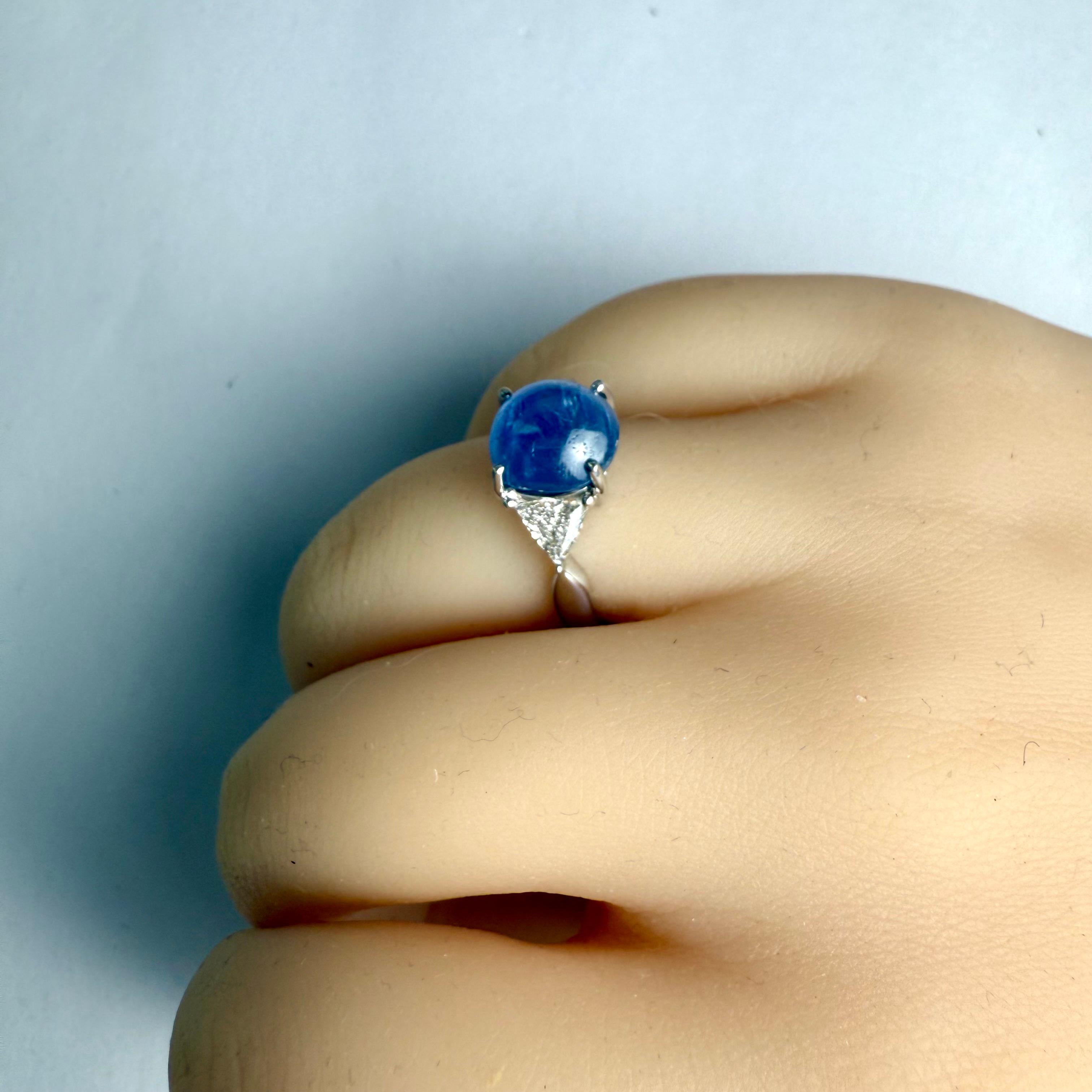 18K White Gold Triangle Diamond Ring with GIA-Certified No-Heat Star Sapphire en venta 1
