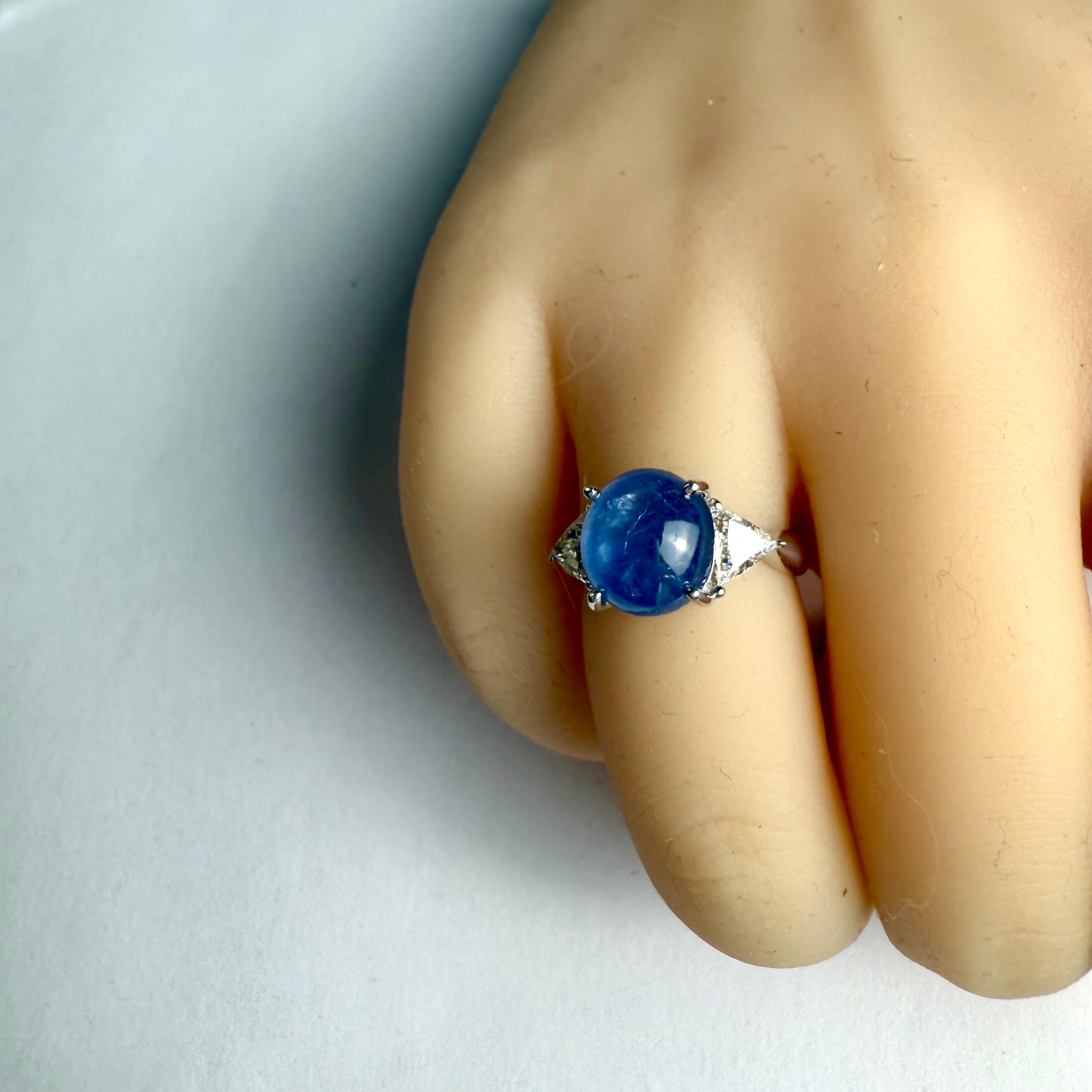 18K White Gold Triangle Diamond Ring with GIA-Certified No-Heat Star Sapphire en venta 2