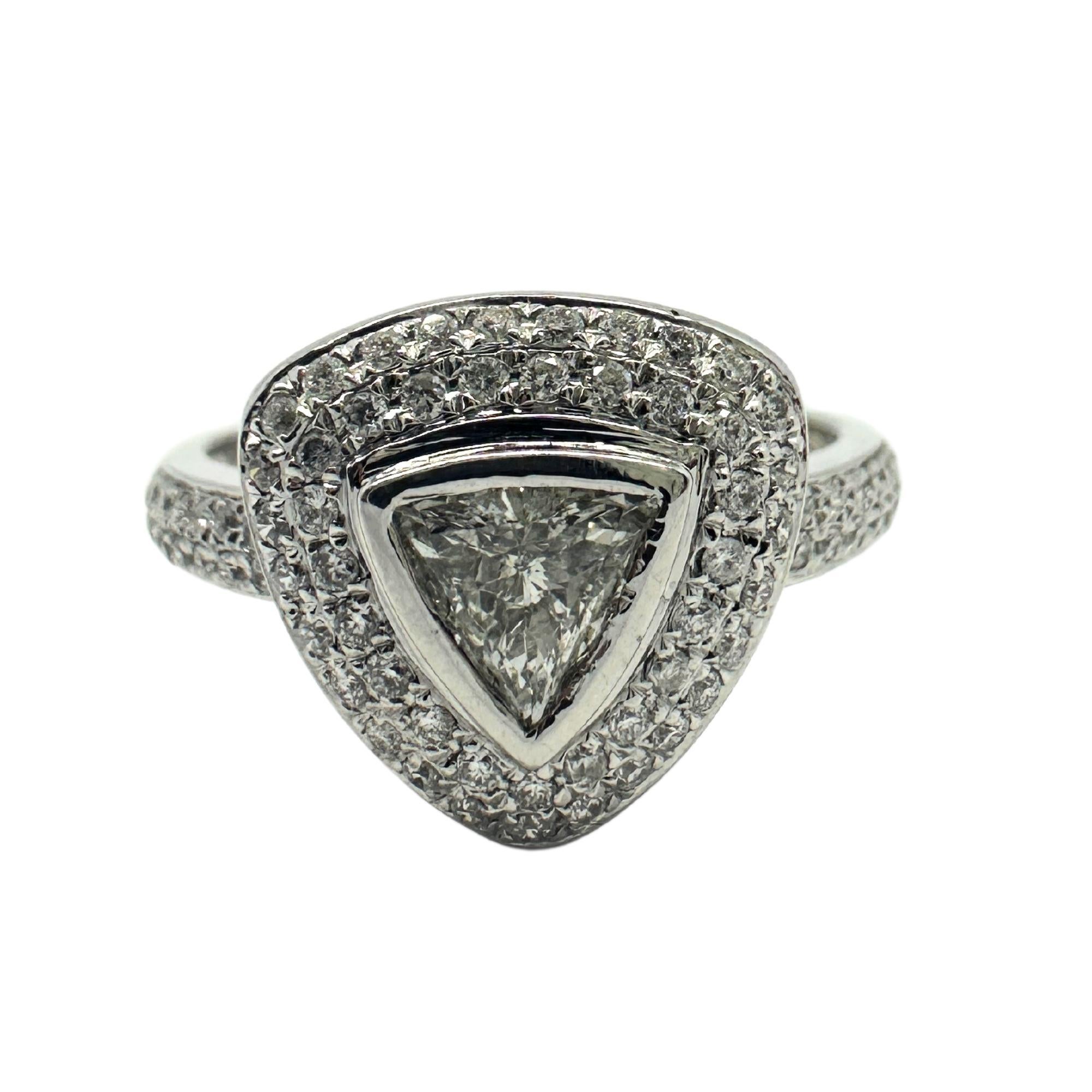 Women's 18k White Gold Trilliant Cut Diamond Ring For Sale