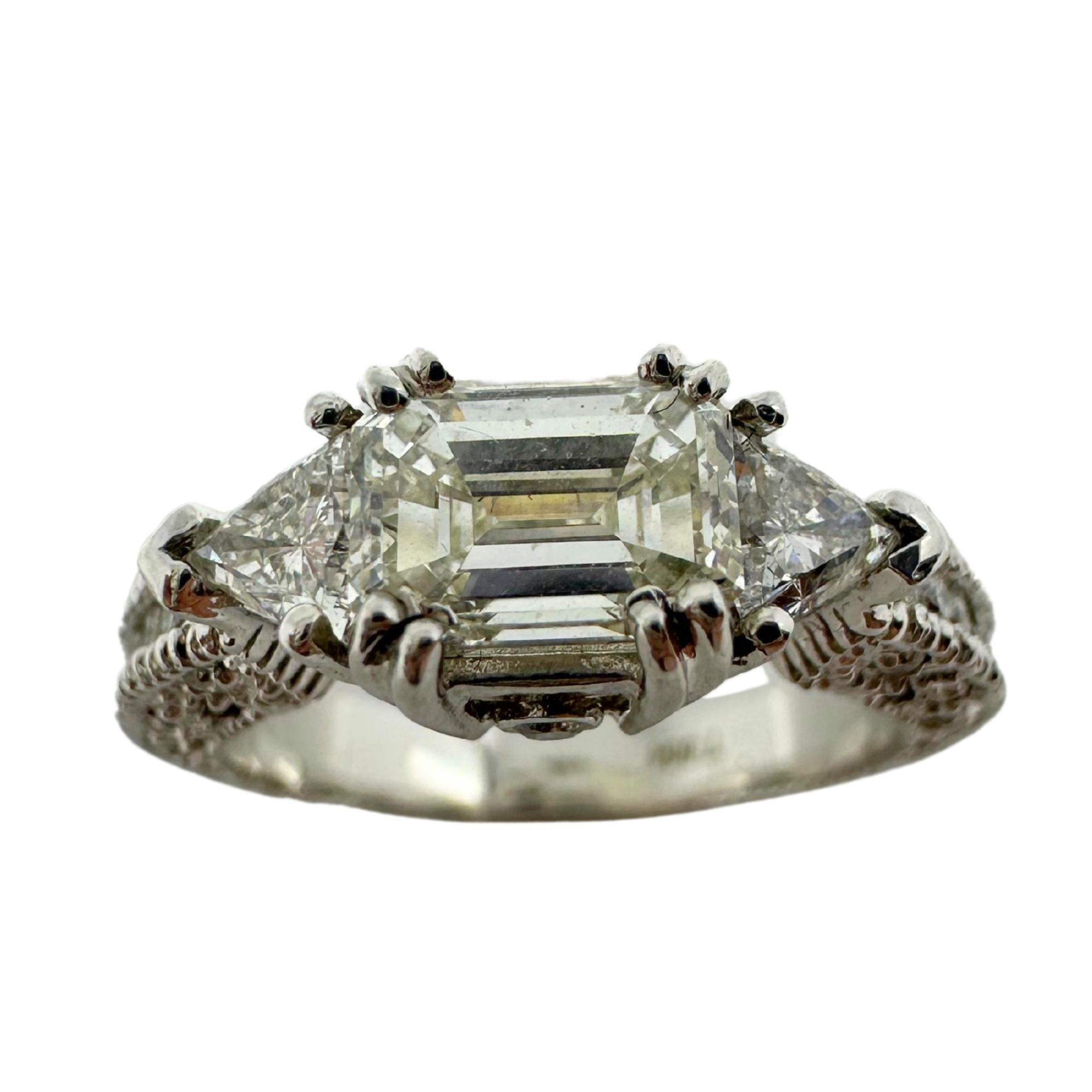 18K White Gold Marquise and Pear Cut Diamond Band Ring
Condition: In good condition with some minor surface wear consistent with age.
Ring size: 5.75
Markings: 