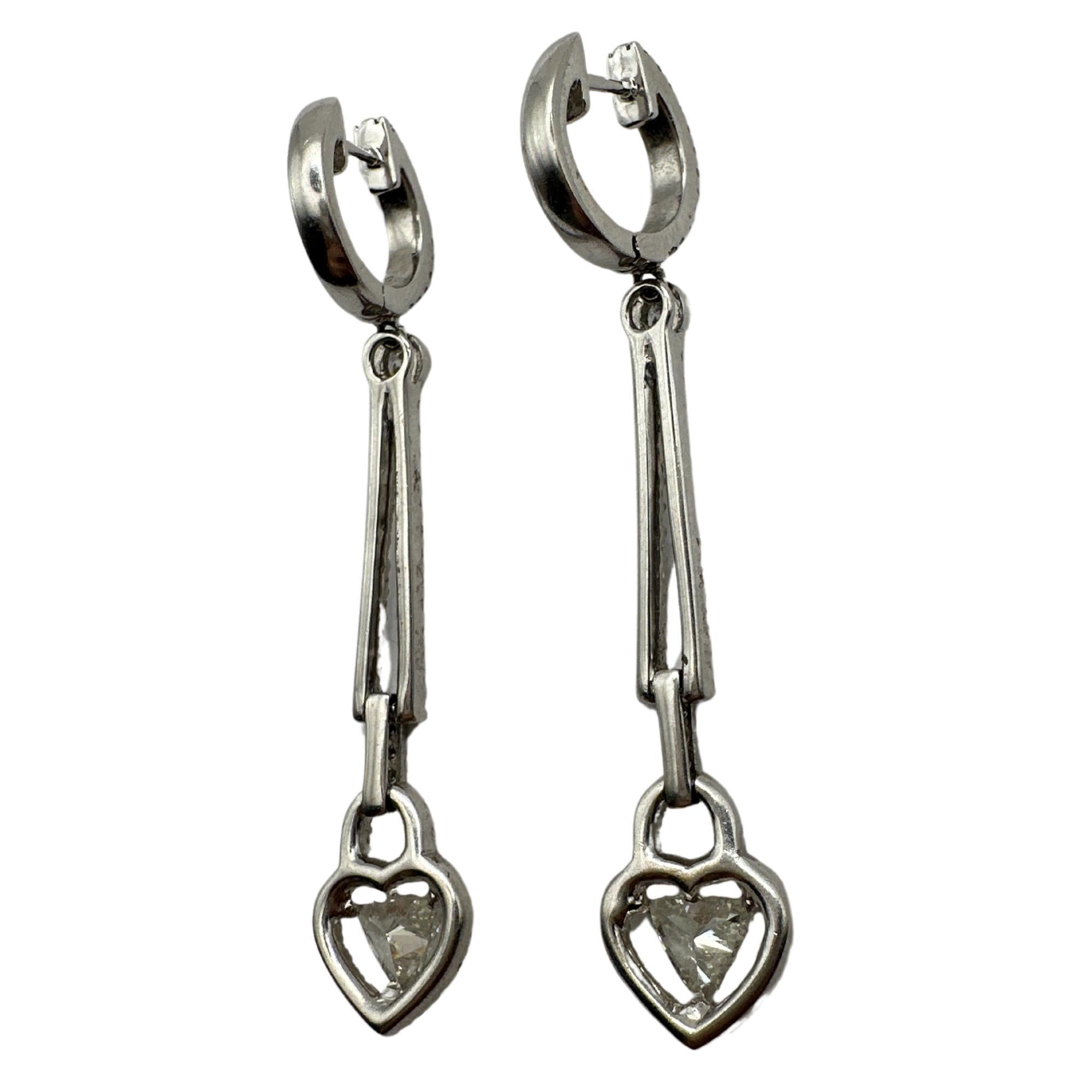 18K Weißgold Trillion Cut Diamond Heart Earrings im Zustand „Gut“ im Angebot in New York, NY
