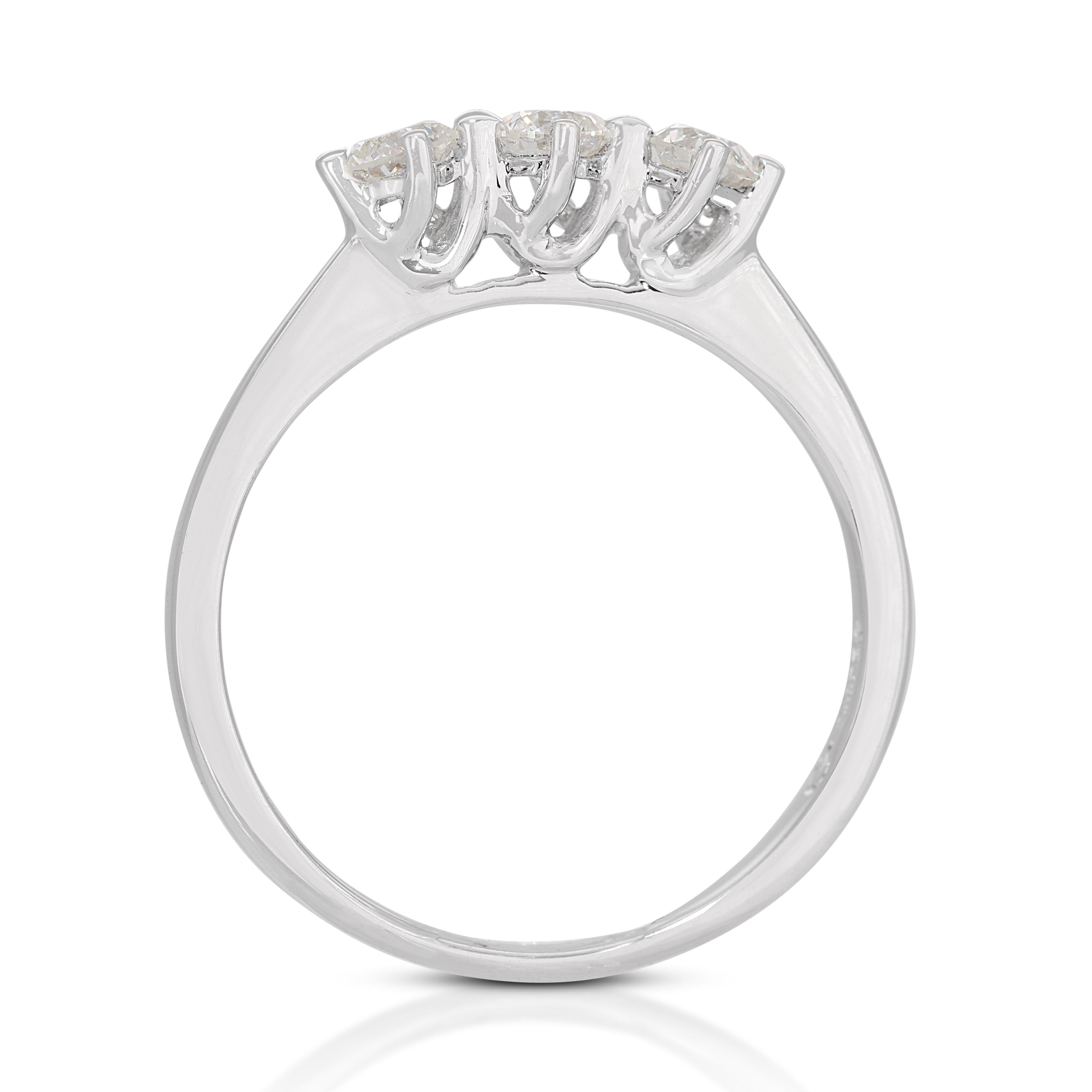 18K White Gold Trio of Diamonds Ring For Sale 1