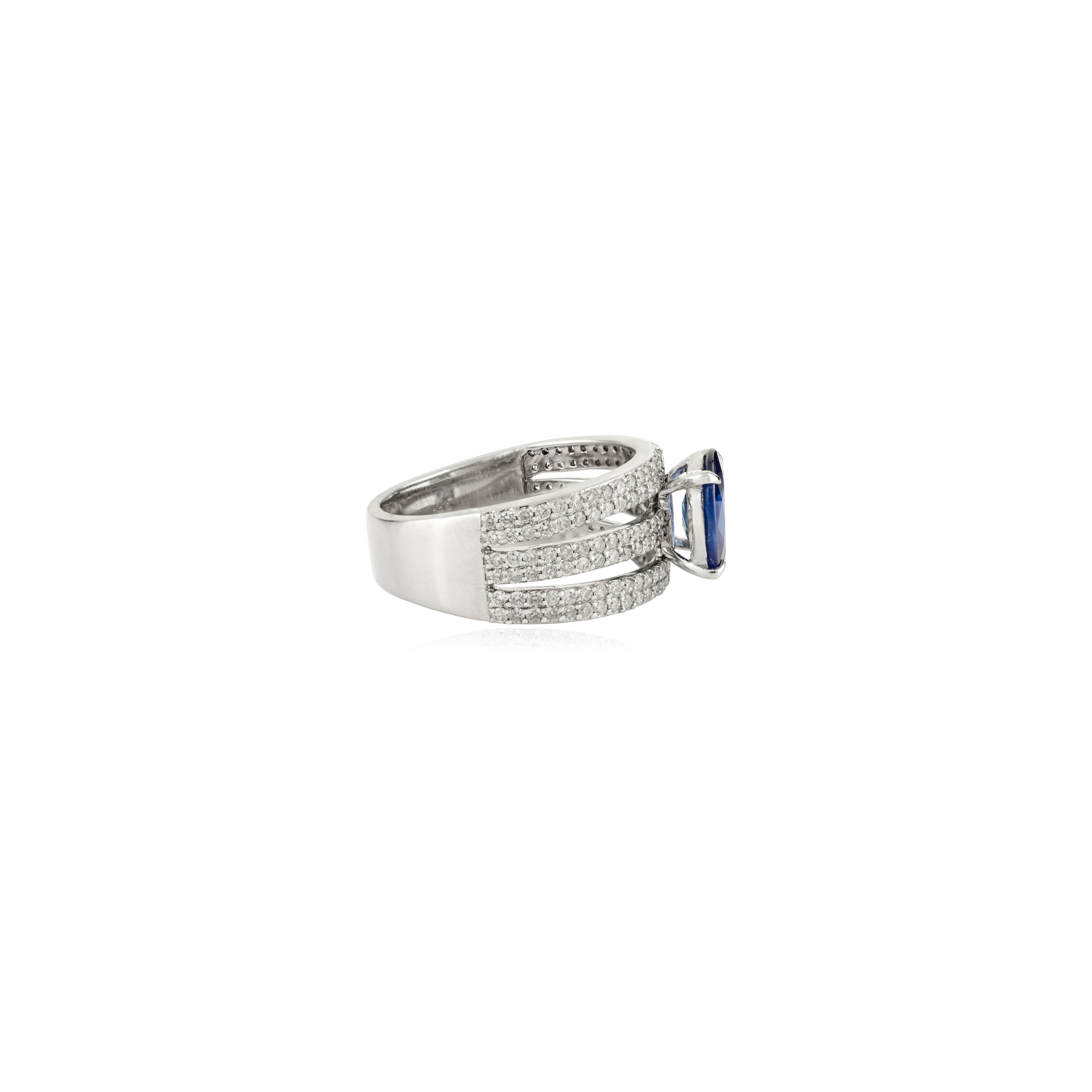 En vente :  Bague de cocktail en or blanc 18K à trois anneaux diamantés avec saphir bleu ovale de 1,61 ct 9