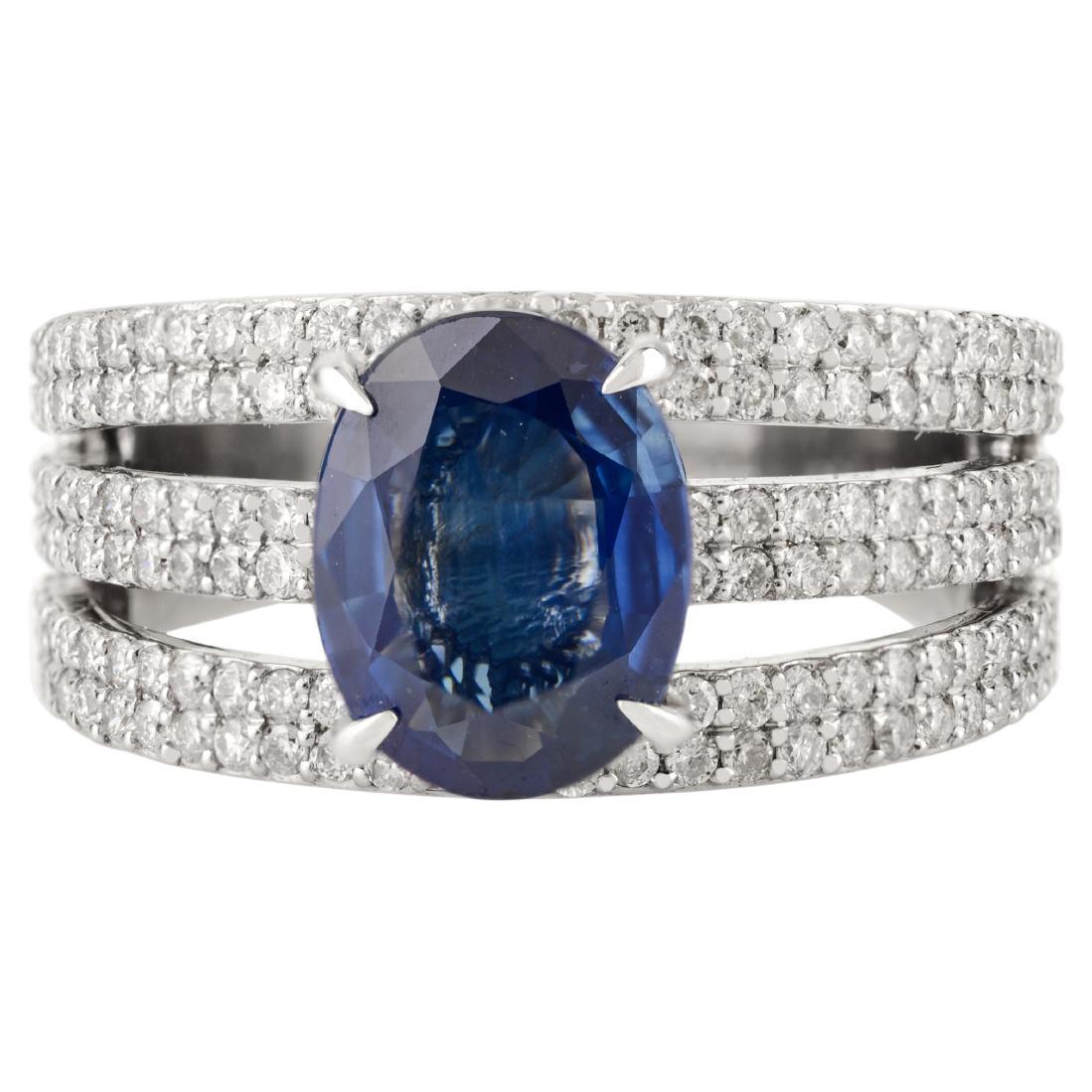 Dreiband-Diamant-Cocktailring aus 18 Karat Weißgold mit ovalem blauem Saphir von 1,61 Karat
