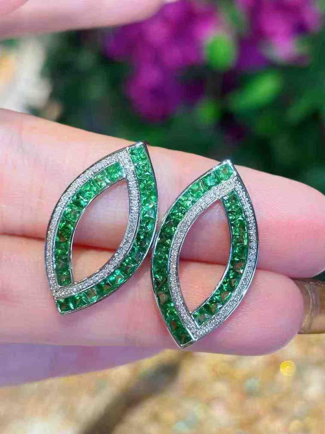 18K White Gold Tsavorite & Diamond Stud Hoop Earrings For Sale 1