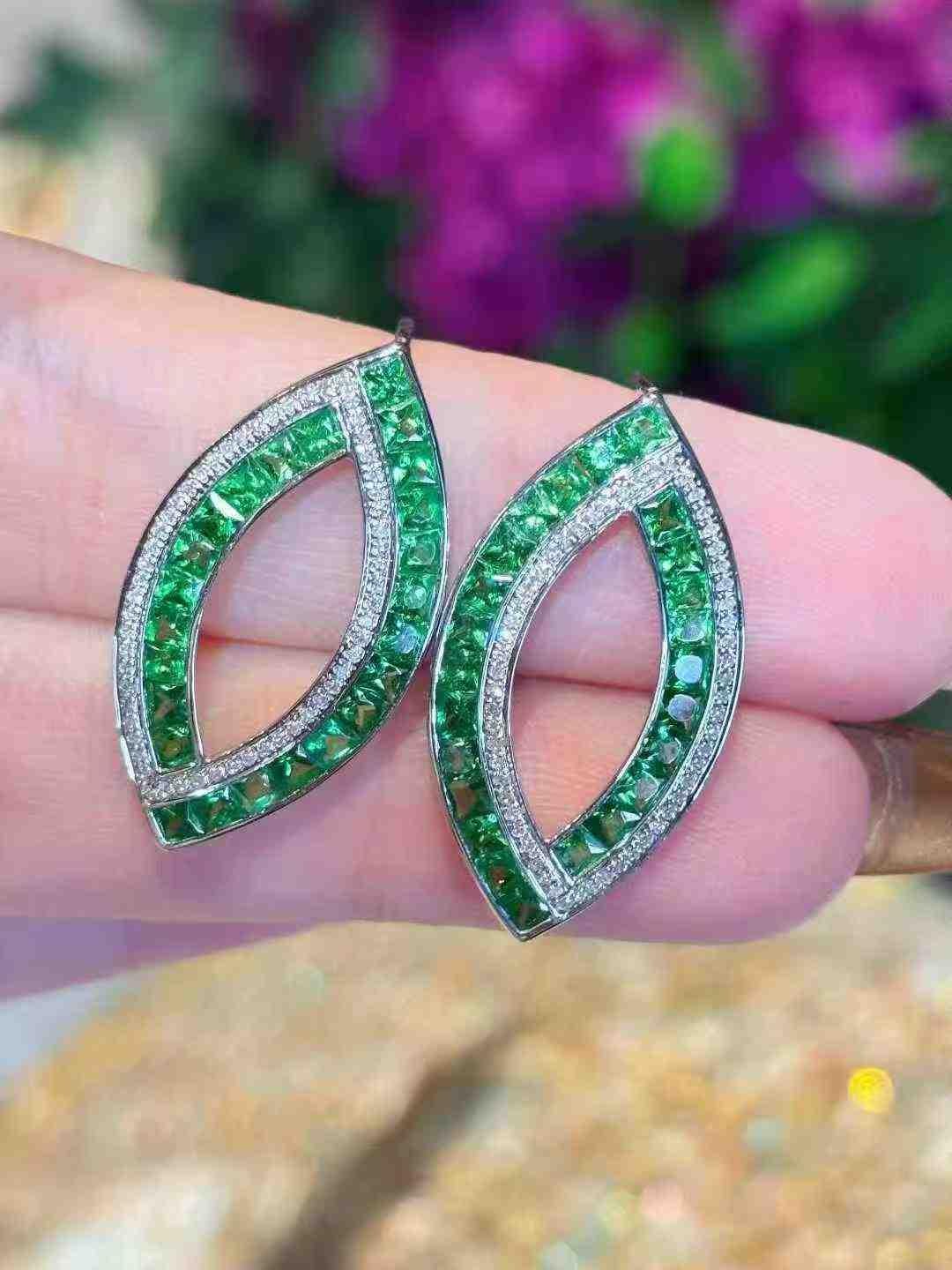 18K White Gold Tsavorite & Diamond Stud Hoop Earrings For Sale 2