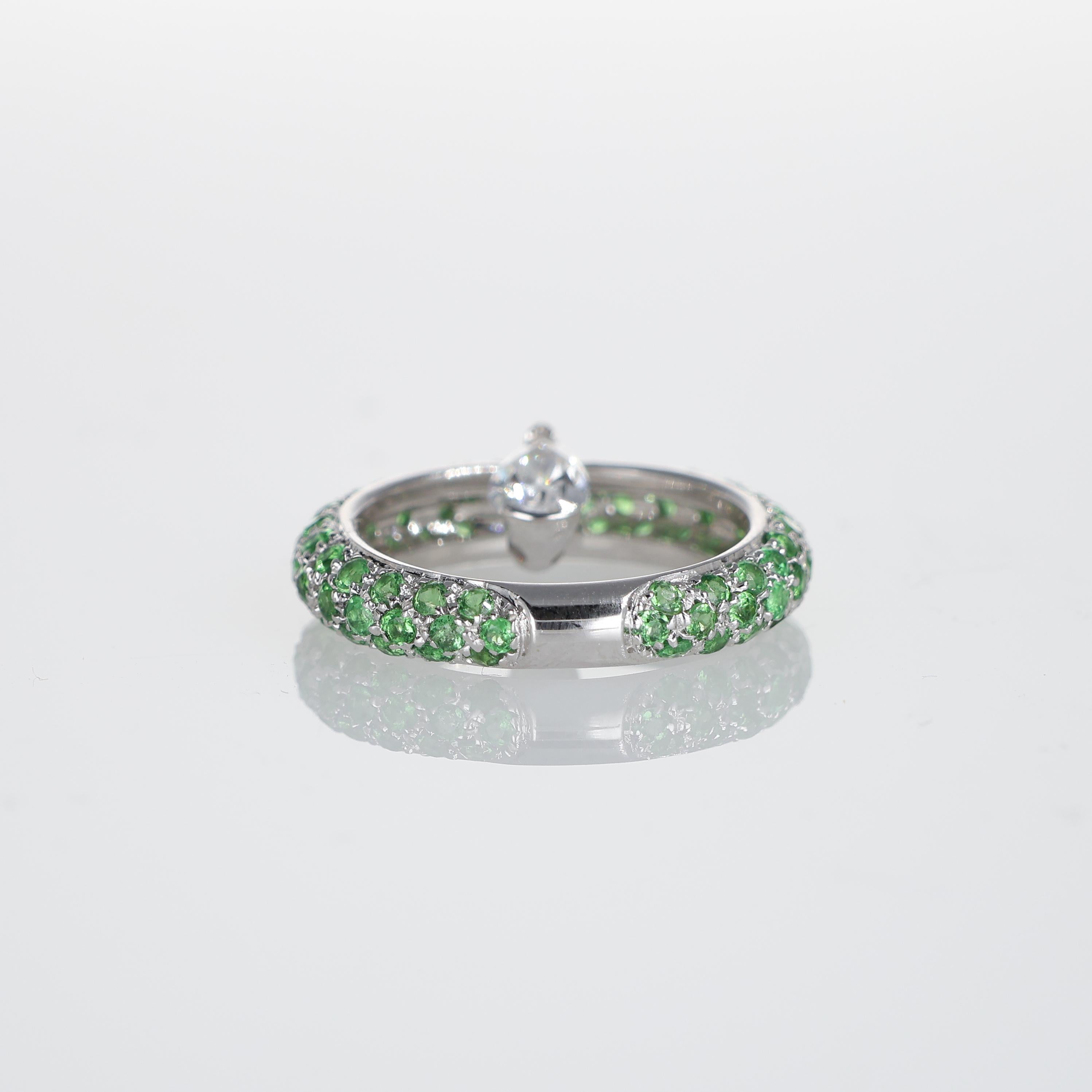 18K White Gold Tsavorite Pavé Band Ring with Pear-Cut Diamond Pendant For Sale 1