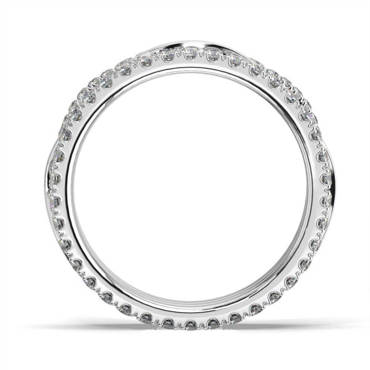 Questa fedina impilabile è caratterizzata da una piccola fascia a foglie intrecciate che si inserisce tra le fasce eternity con micro-perni incastonati. Puoi indossare ogni anello separatamente o come una pila. Per ottenere il massimo comfort, ti