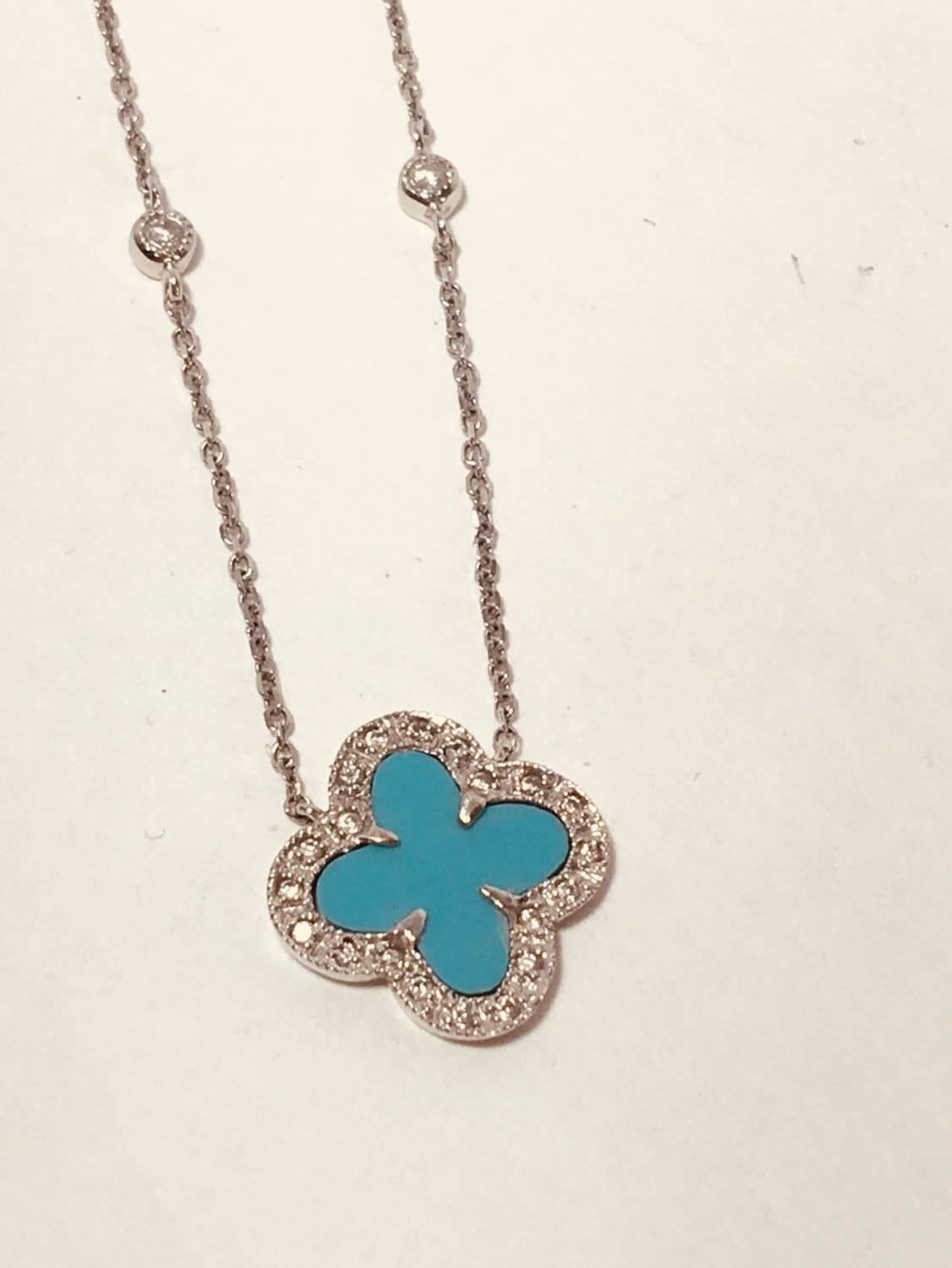 18K White Gold Turquoise Clover Necklace In Excellent Condition In Bridgehampton, NY