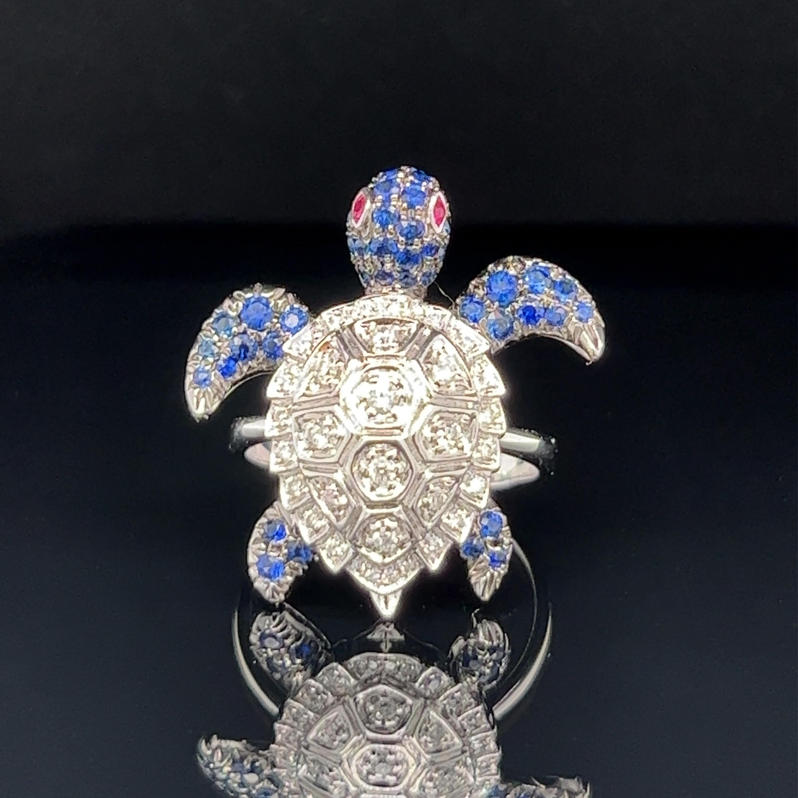 18K Weißgold Schildkröte Blauer Saphir und Diamant Ring (Rundschliff) im Angebot