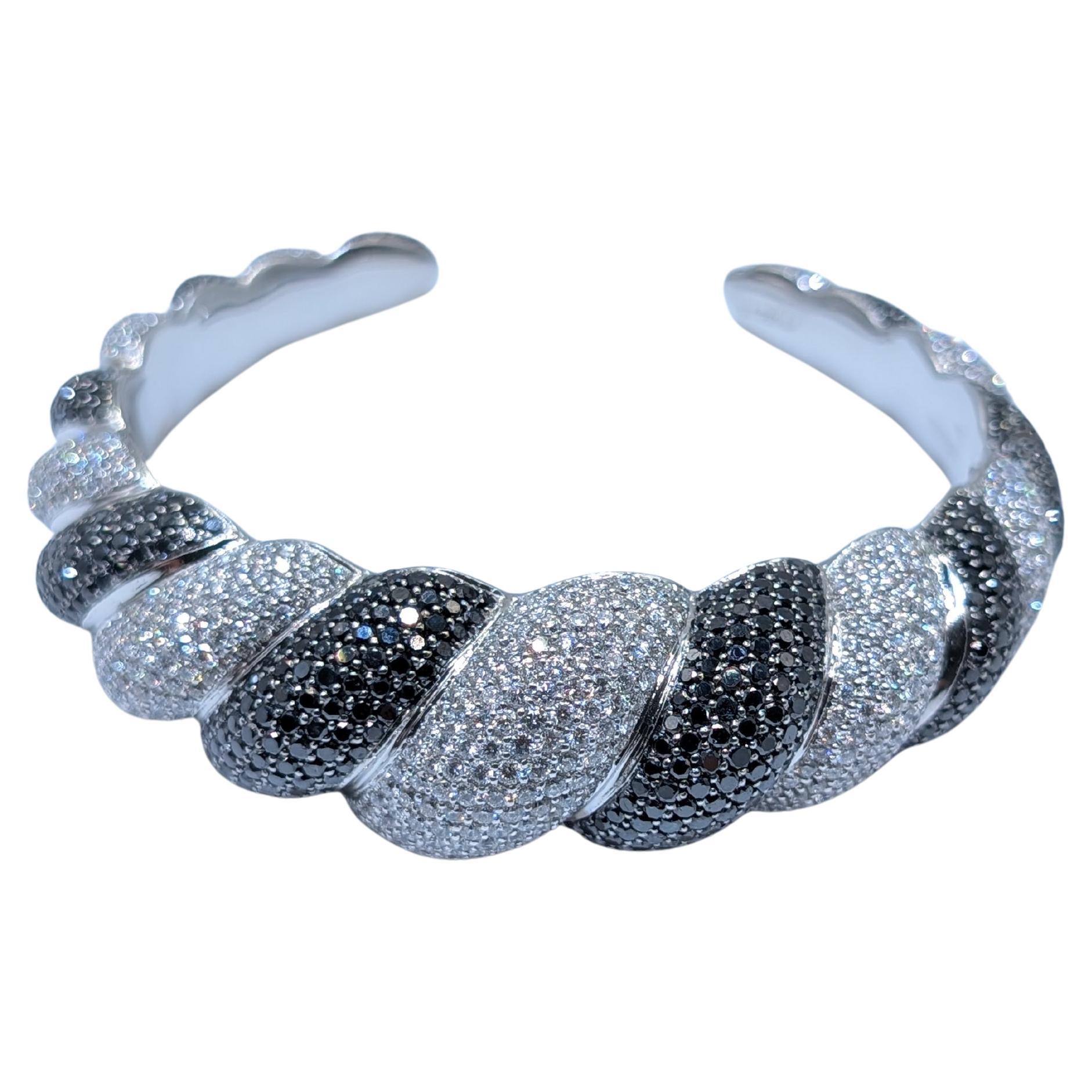 18K White Gold Twist Design Black and White Round Cut Diamond Cuff