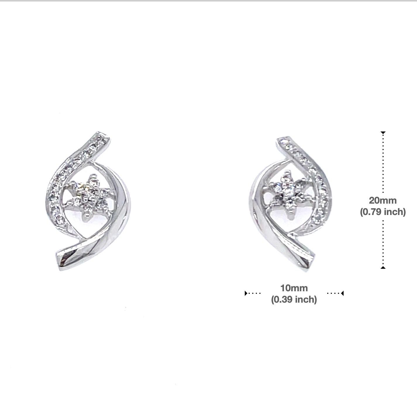 Boucles d'oreilles Twist Design/One en or blanc 18k avec diamants en vente 3