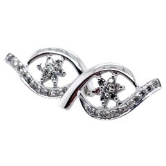 18k White Gold Twist Design Earrings With Diamonds