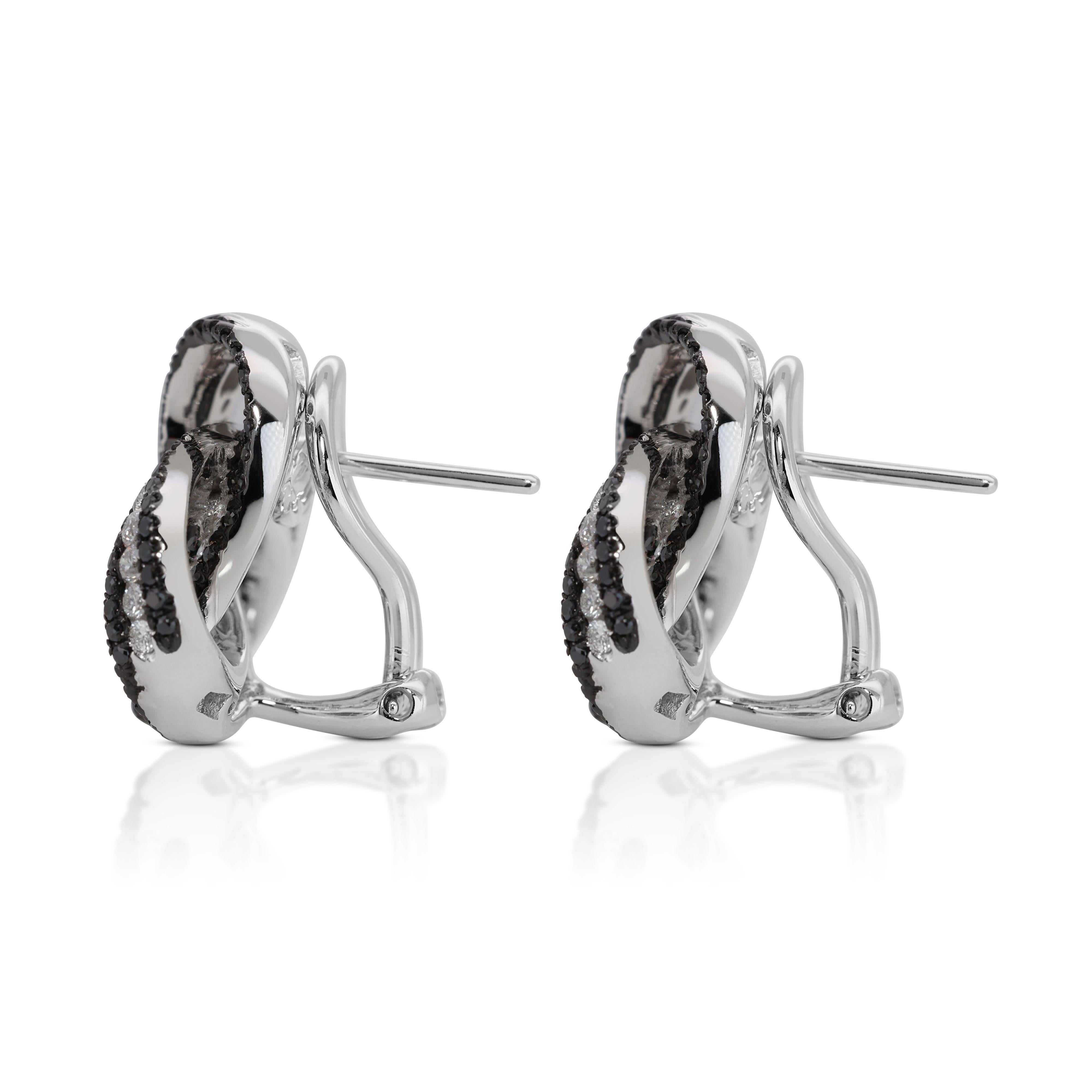 18k White Gold Twist Knot Stud Earrings with 3.85 Carat of Natural Diamonds In New Condition For Sale In רמת גן, IL