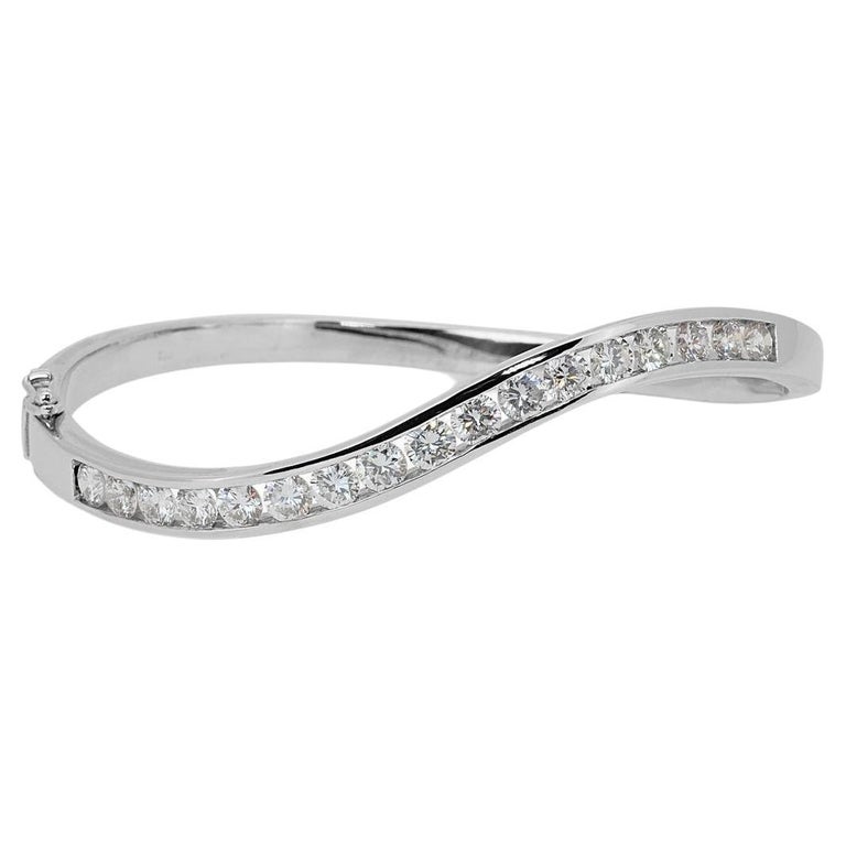 18k White Gold Twisted Bangle with 2.60 Carat Natural Diamonds IGI