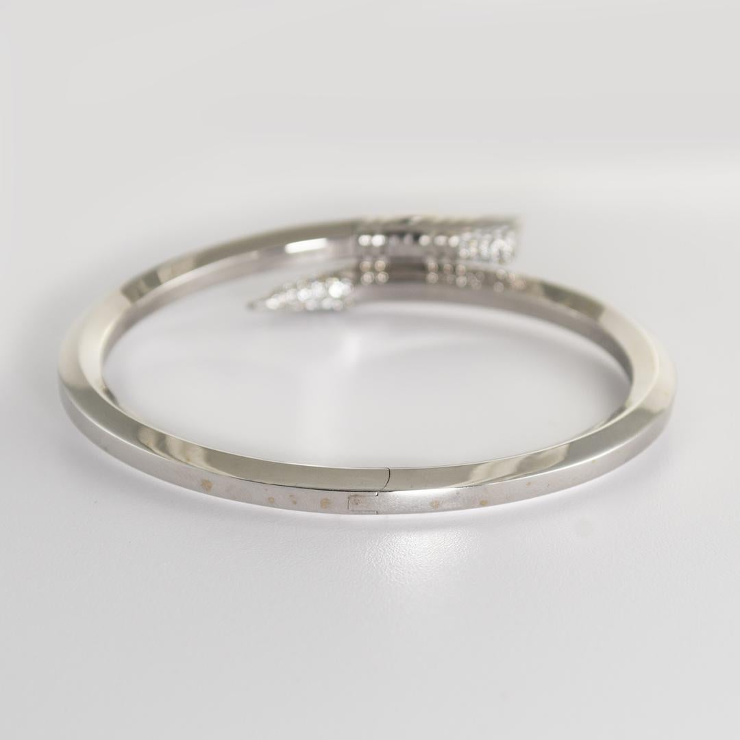 18 Karat Weißgold Tzuri „The Expression“ Diamantarmband (Rundschliff) im Angebot