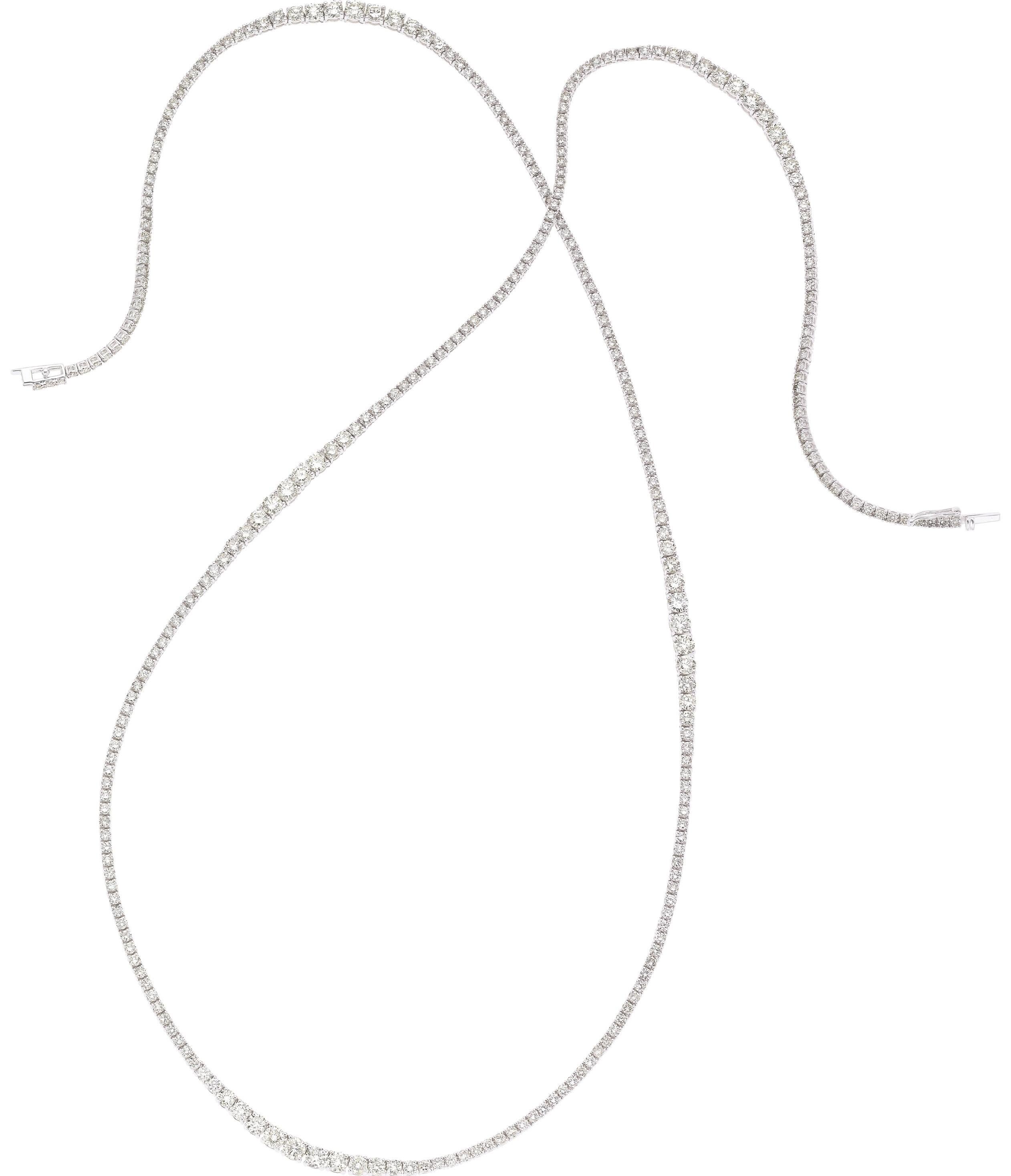 Moderne Collier tennis ondulé en or blanc 18 carats avec diamants gradués 32