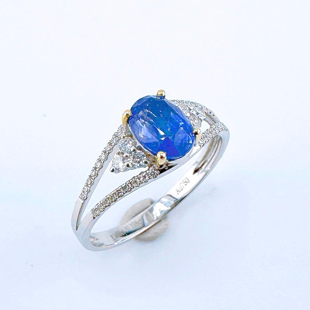 Cushion Cut 18K White Gold Unheated Sapphire Diamond Ring For Sale