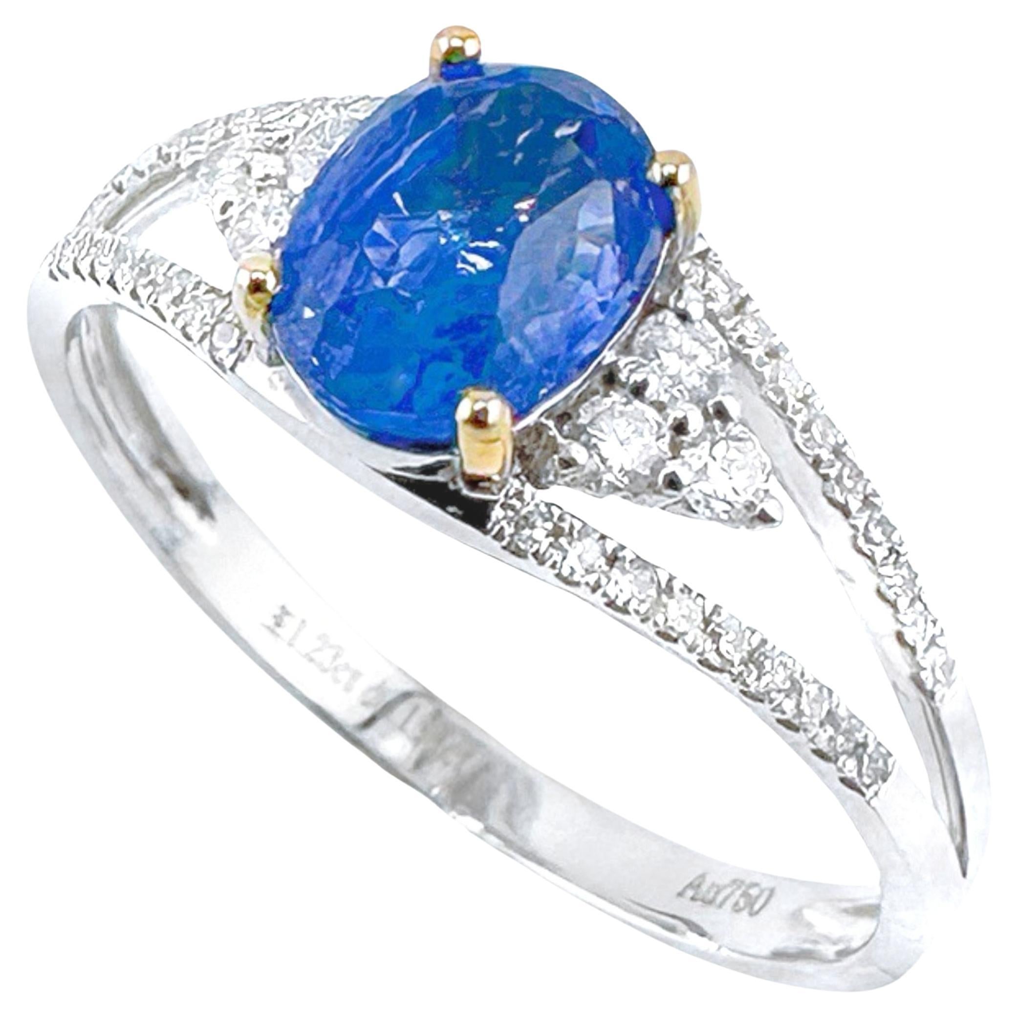 18K White Gold Unheated Sapphire Diamond Ring For Sale