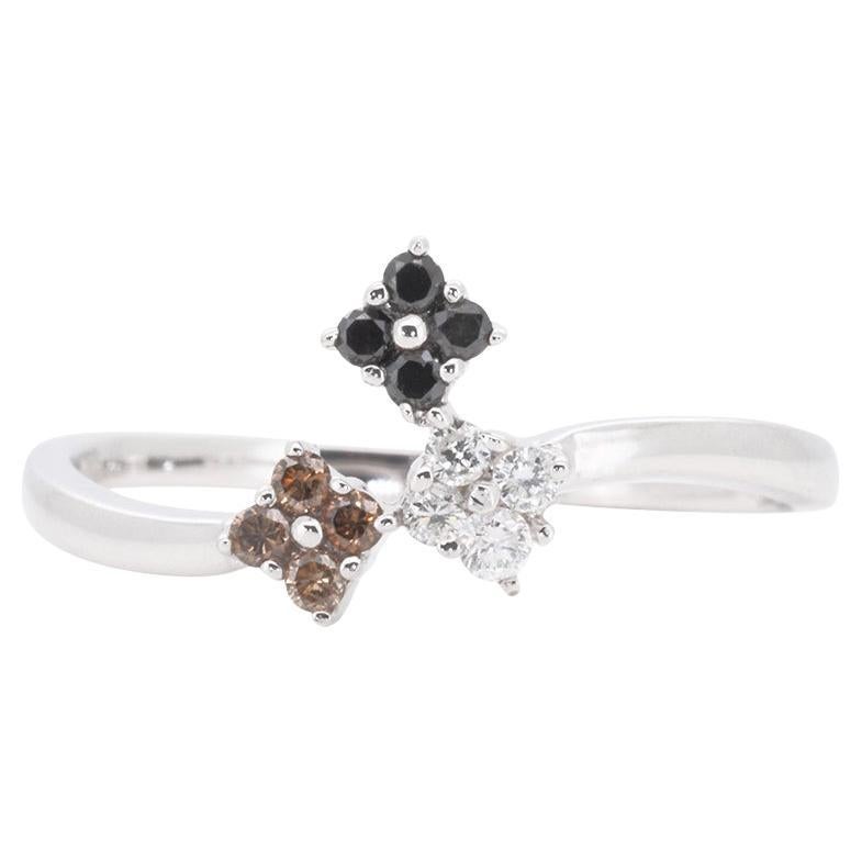 18k White Gold Unique Flower Ring with 0.09 Carat Natural Diamonds For Sale