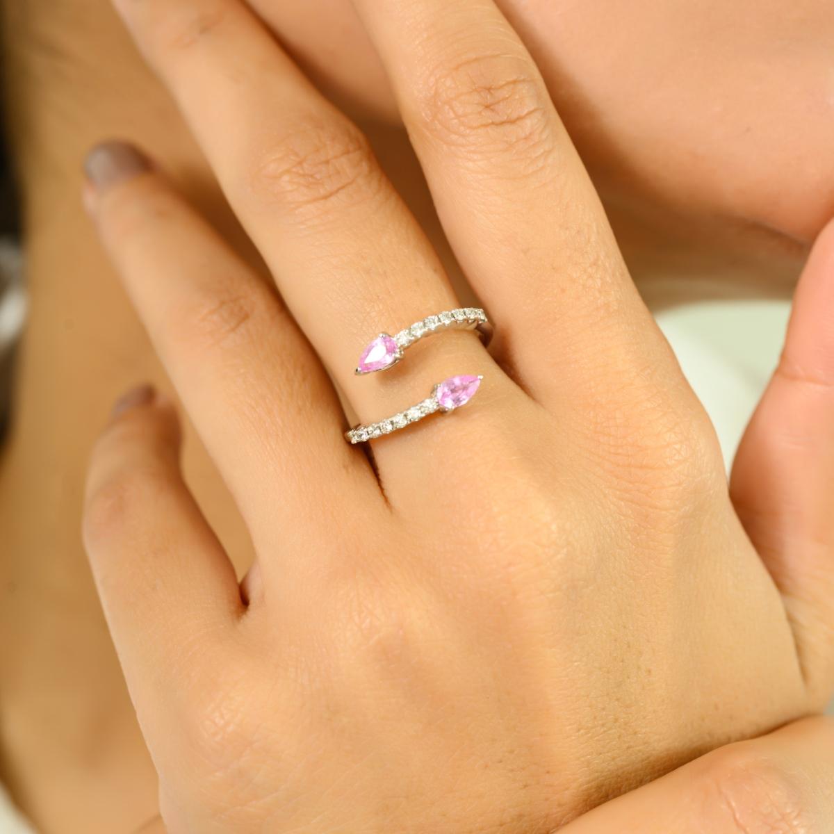 in vendita:  Anello in oro bianco 18 carati con zaffiro rosa perlato e diamanti, unico nel suo genere. 4