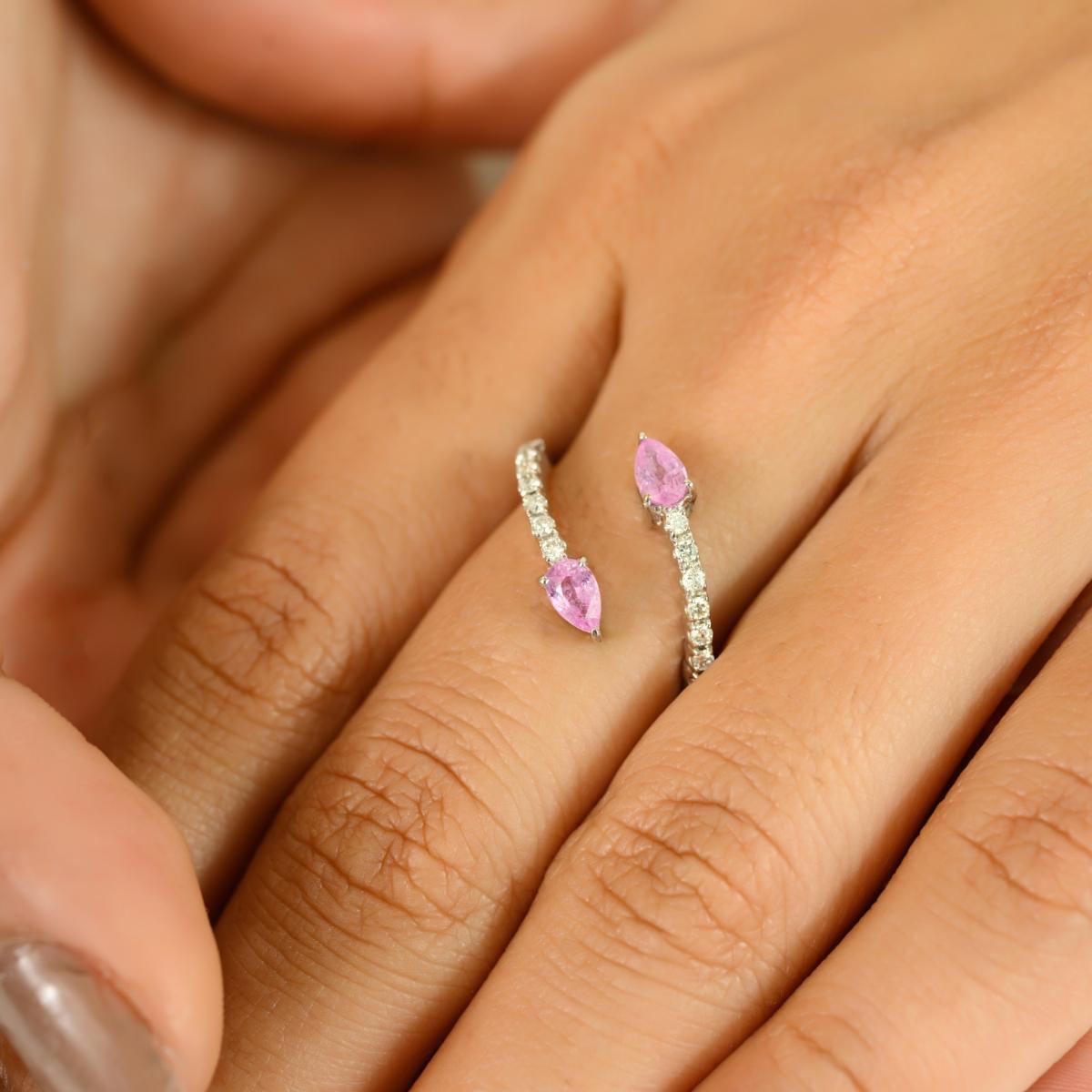 in vendita:  Anello in oro bianco 18 carati con zaffiro rosa perlato e diamanti, unico nel suo genere. 7