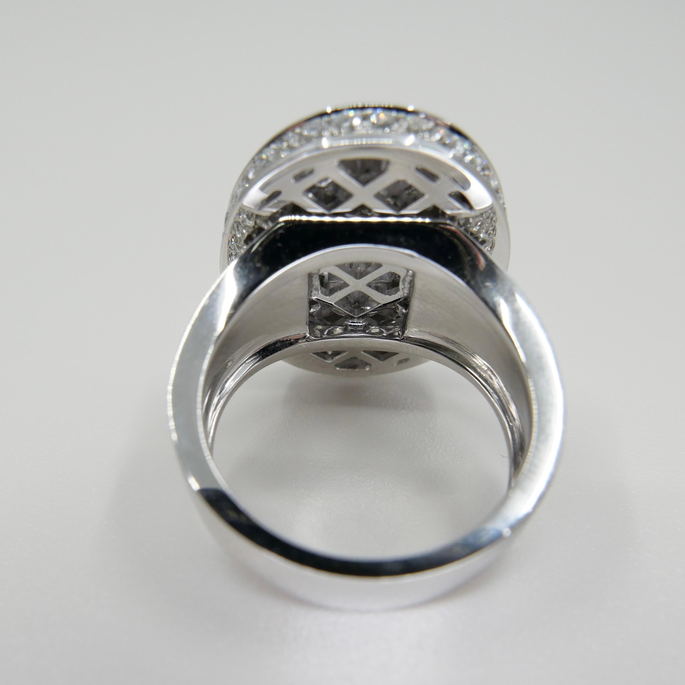 18K White Gold Unisex Cluster Diamond Cocktail Ring, 237 Diamonds, 2.79 CTW In New Condition For Sale In Hong Kong, HK