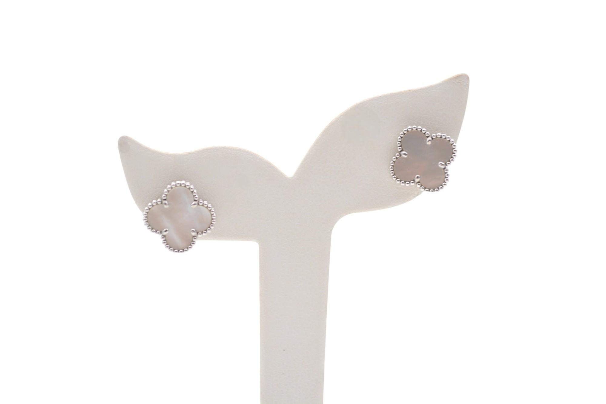 Pendientes Alhambra Vintage Van Cleef & Arpels de oro blanco de 18 quilates con mopa 3