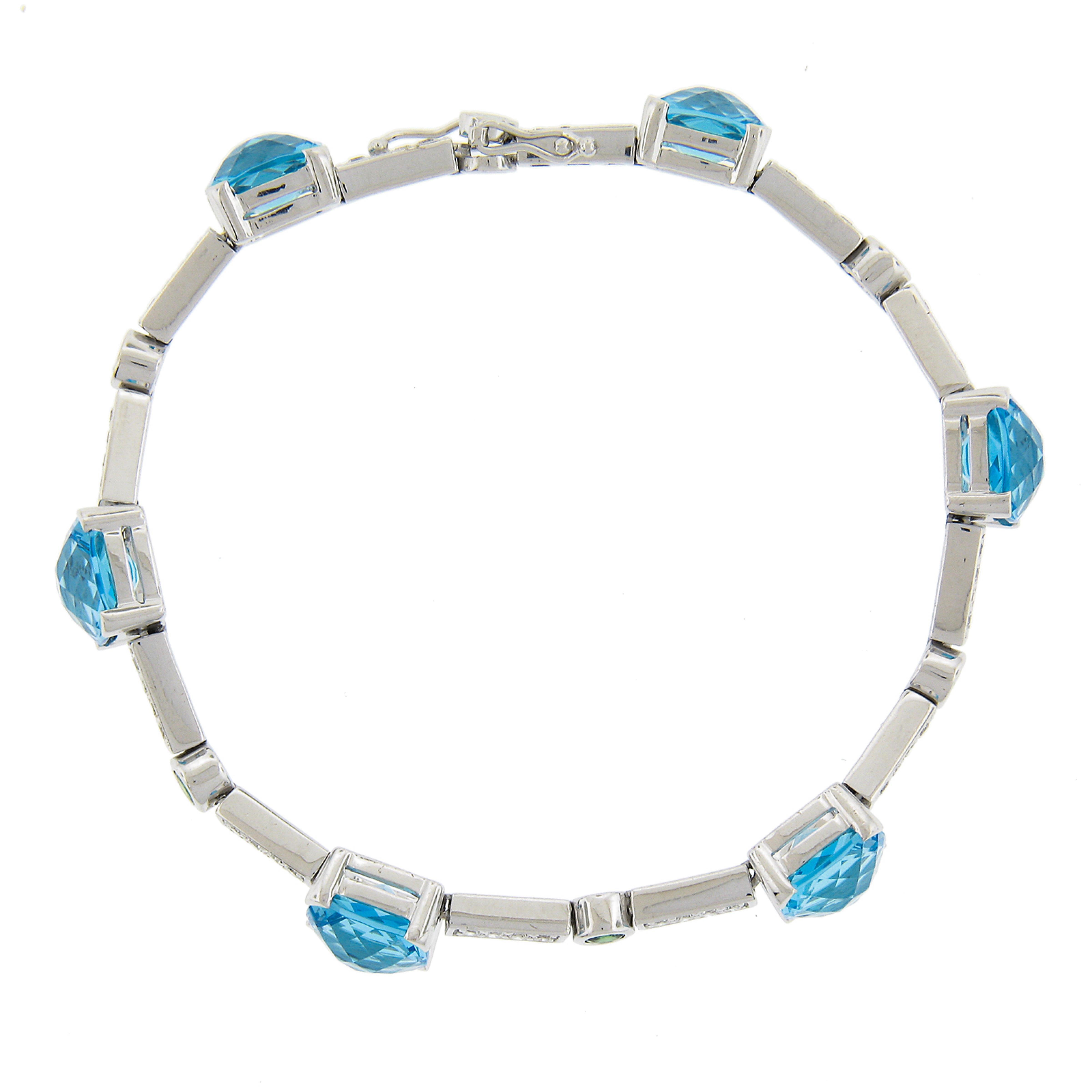 Bracelet vibrant en or blanc 18 carats avec topaze bleue coussin, tsavorite et diamants en vente 4