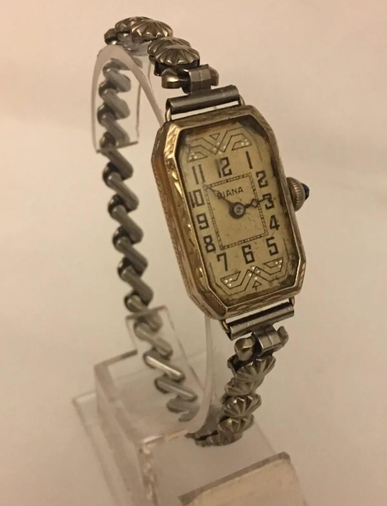 
18K White Gold Vintage 1920’s Hand-winding Swiss Made Cocktail watch.


This watch is working and ticking well. It’s flexible stainless strap is a bit worn. Please study the images carefully as form part of the description.