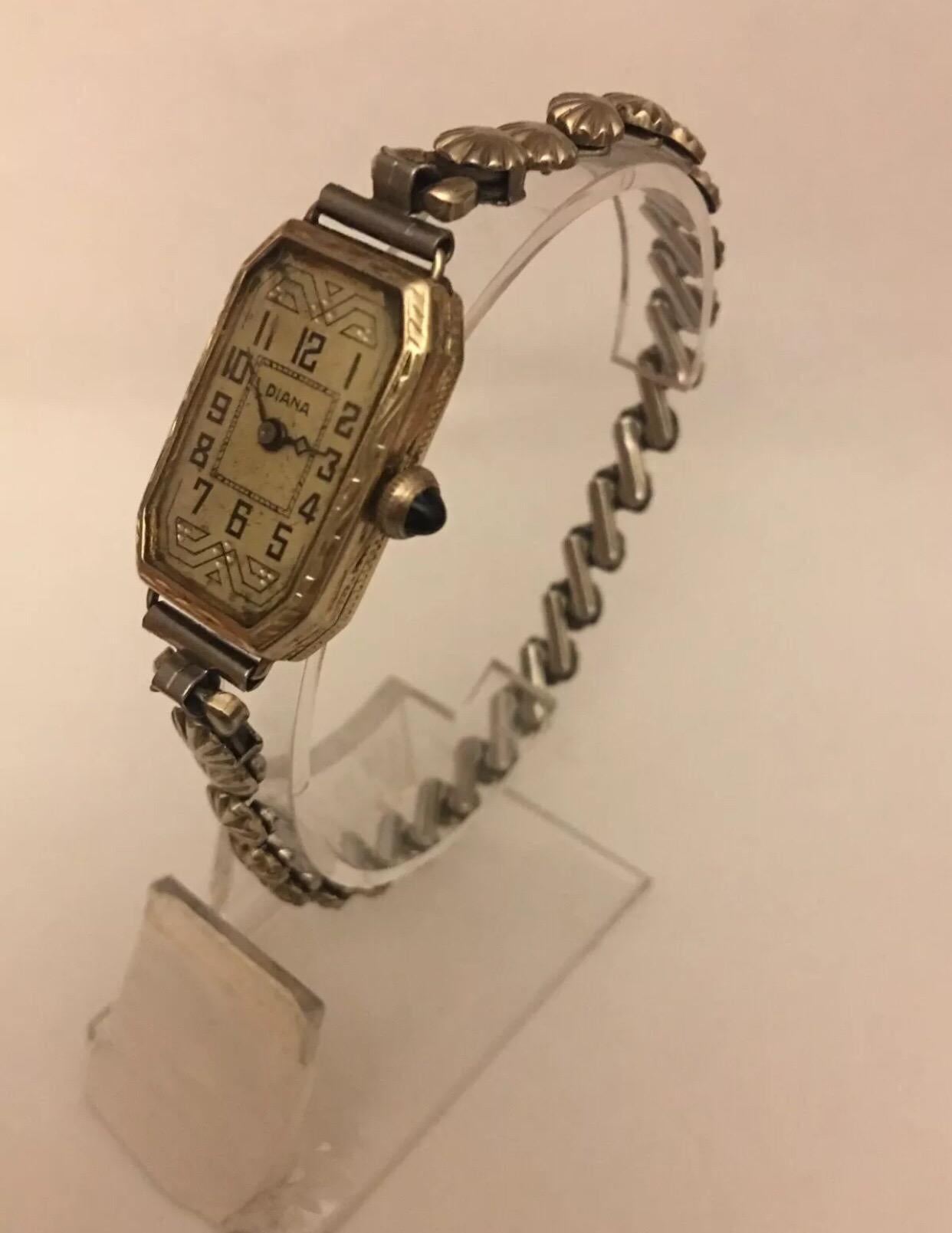 18 Karat White Gold Vintage 1920s Hand-Winding Swiss Made Cocktail Watch In Fair Condition In Carlisle, GB