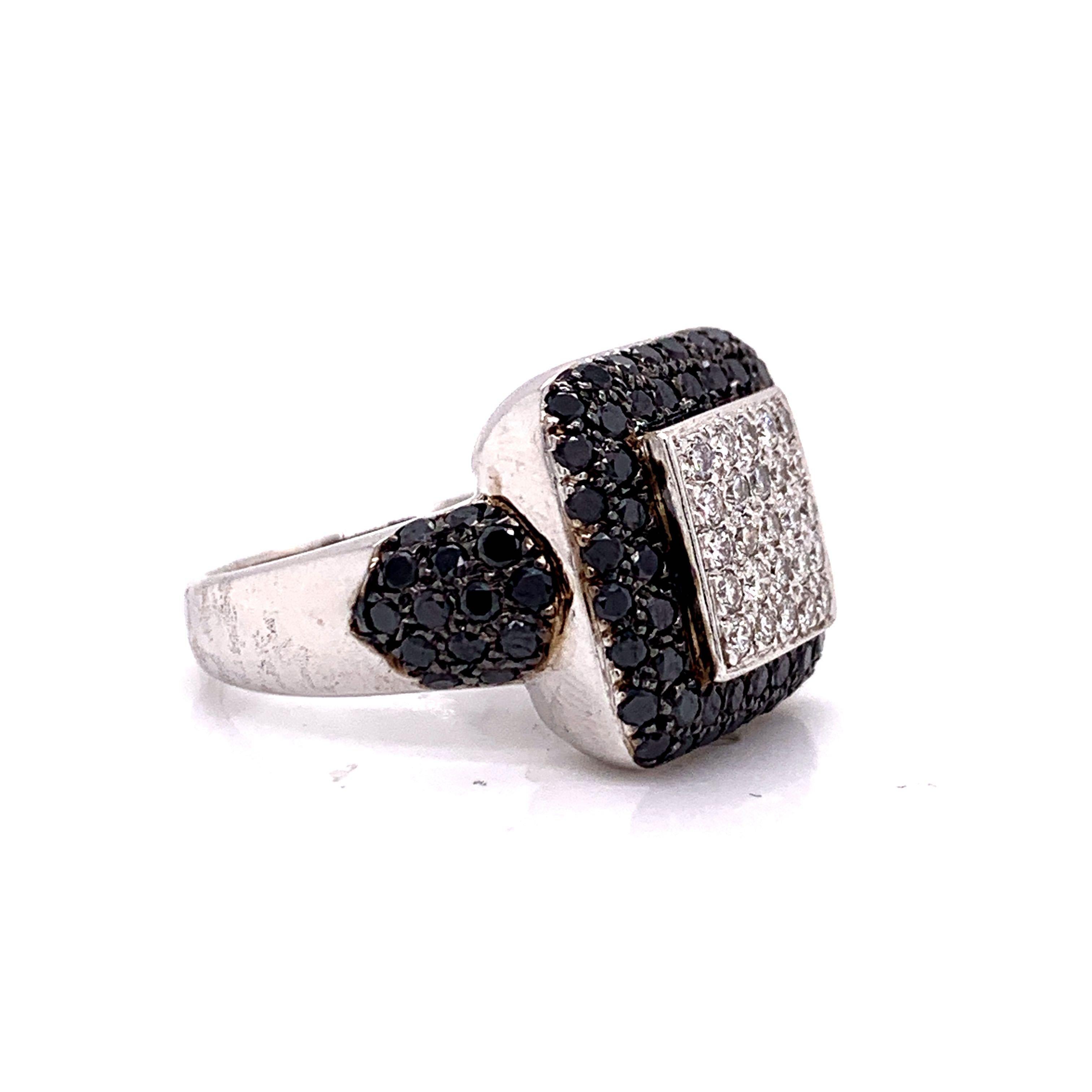 18k White Gold Vintage 2.1cttw Black and White Diamond Cluster Ring Size 7

Condition:  Good Condition
Metal:  18k Gold (Marked, and Professionally Tested)
Weight:  12.5g
Diamonds:  Round Cut White and Black Diamonds 2.1cttw
Mounting:  Cushion