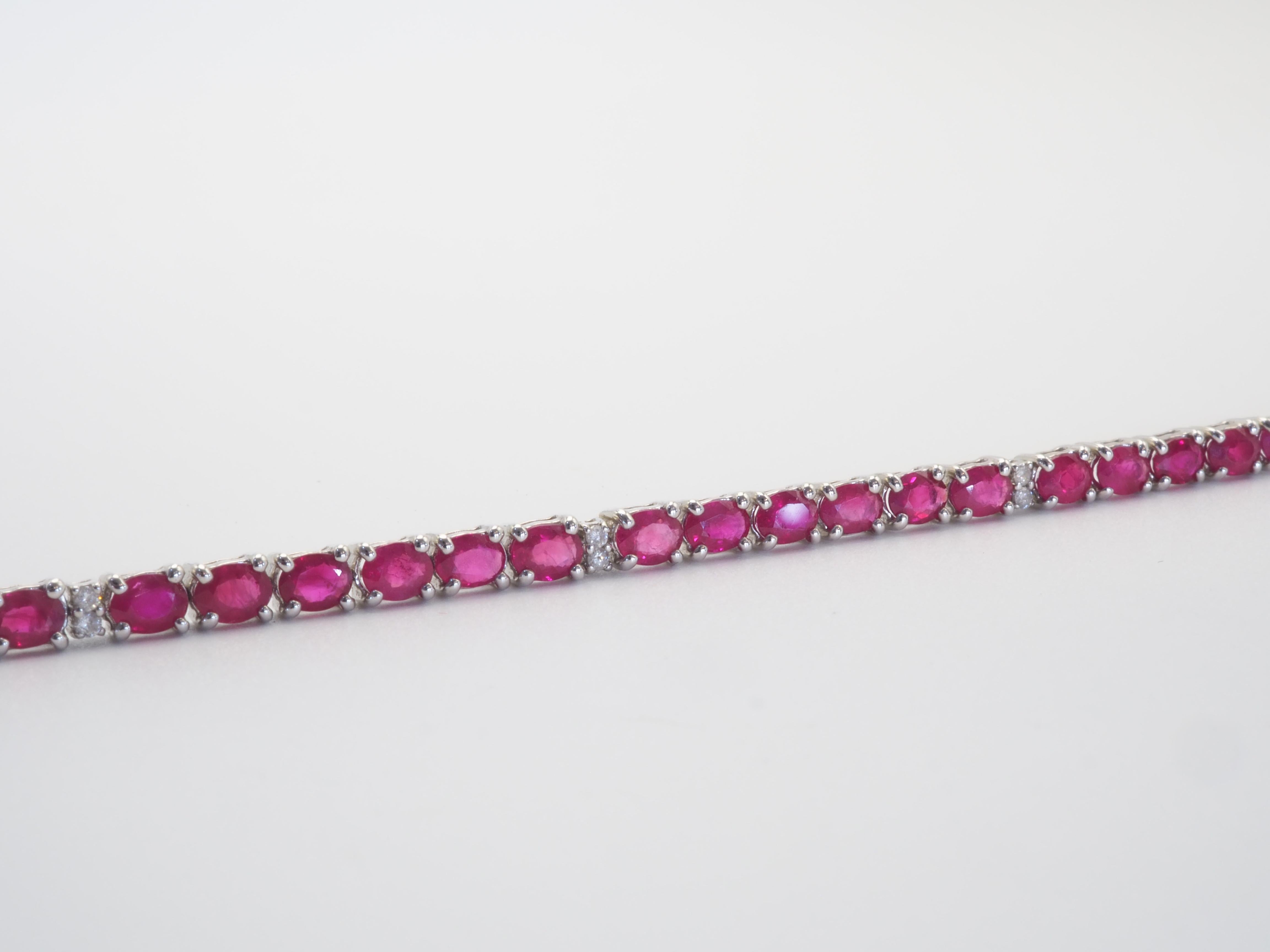 Oval Cut 18k White Gold Vintage 9.20ct Oval Ruby & 0.13ct Diamond Fine Bracelet For Sale