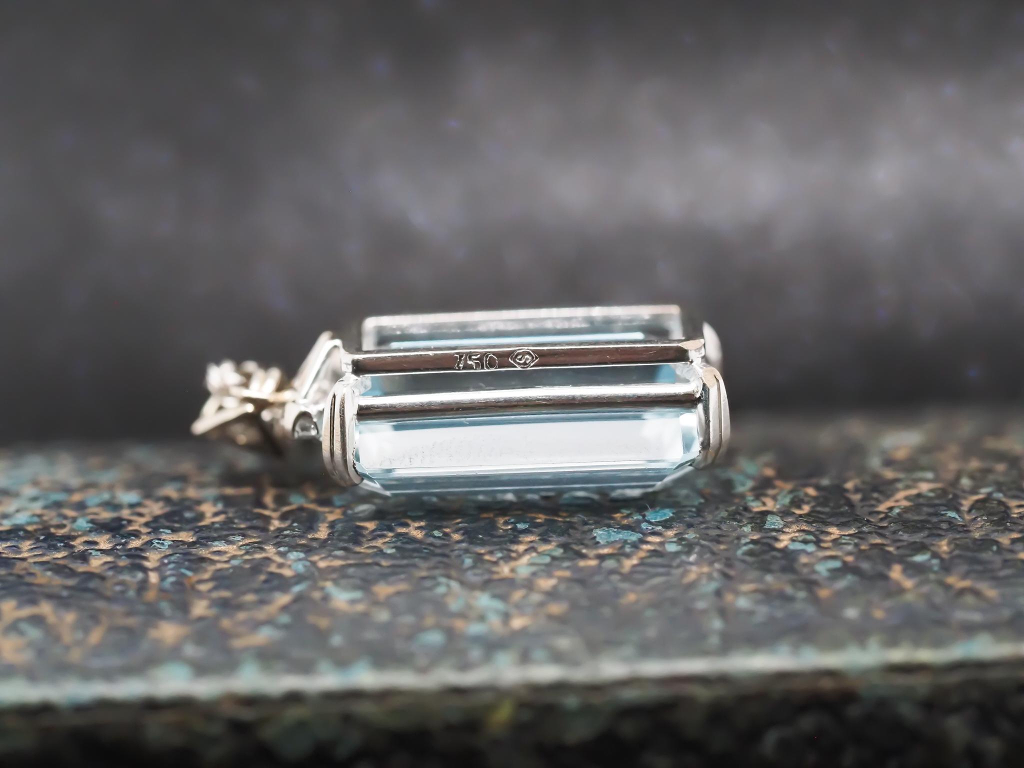 Women's 18K White Gold Vintage Aquamarine and Diamond Pendant Necklace For Sale