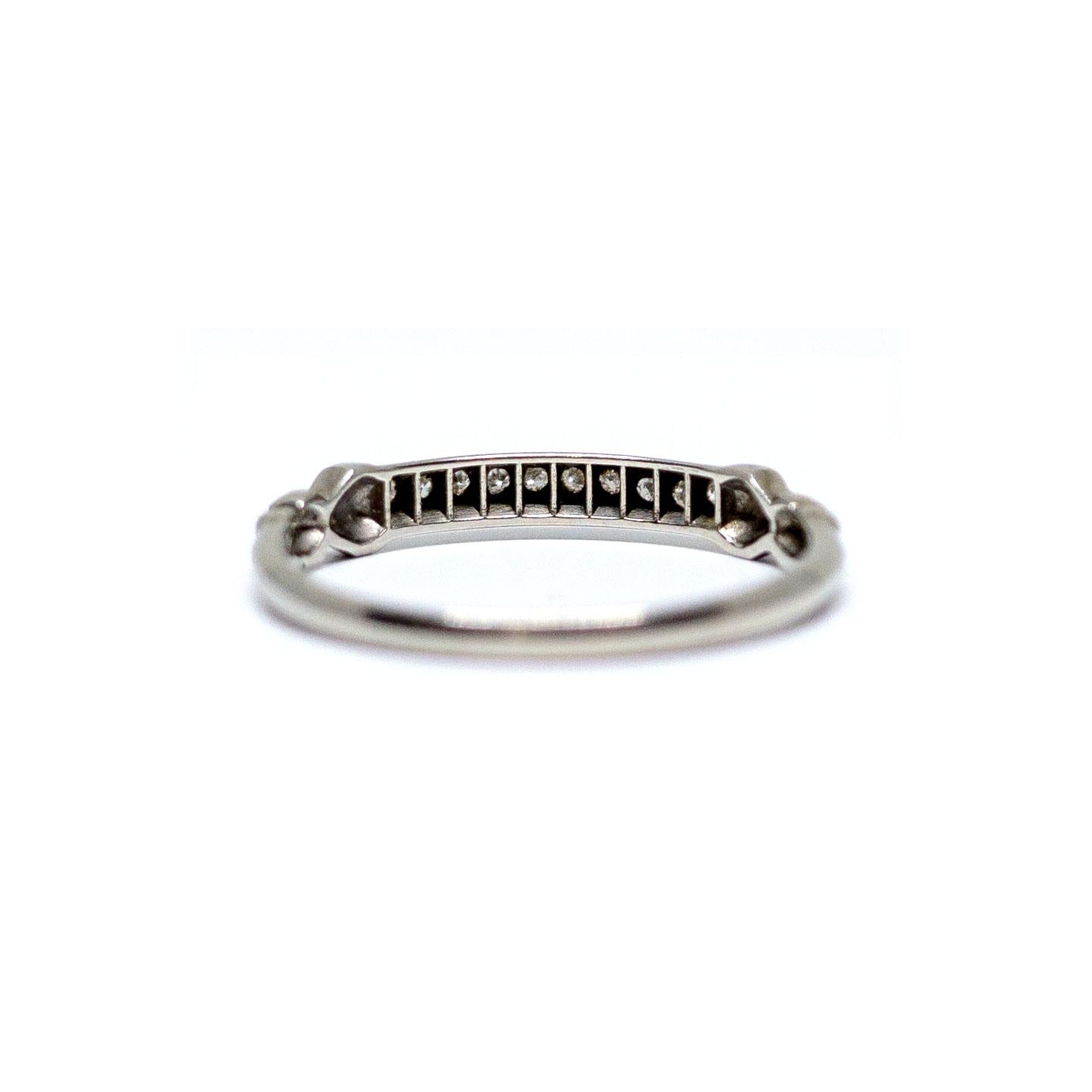 Round Cut 18 Karat Gold Vintage Art Deco 0.10 Carat Single Cut Diamond Floral Wedding Band