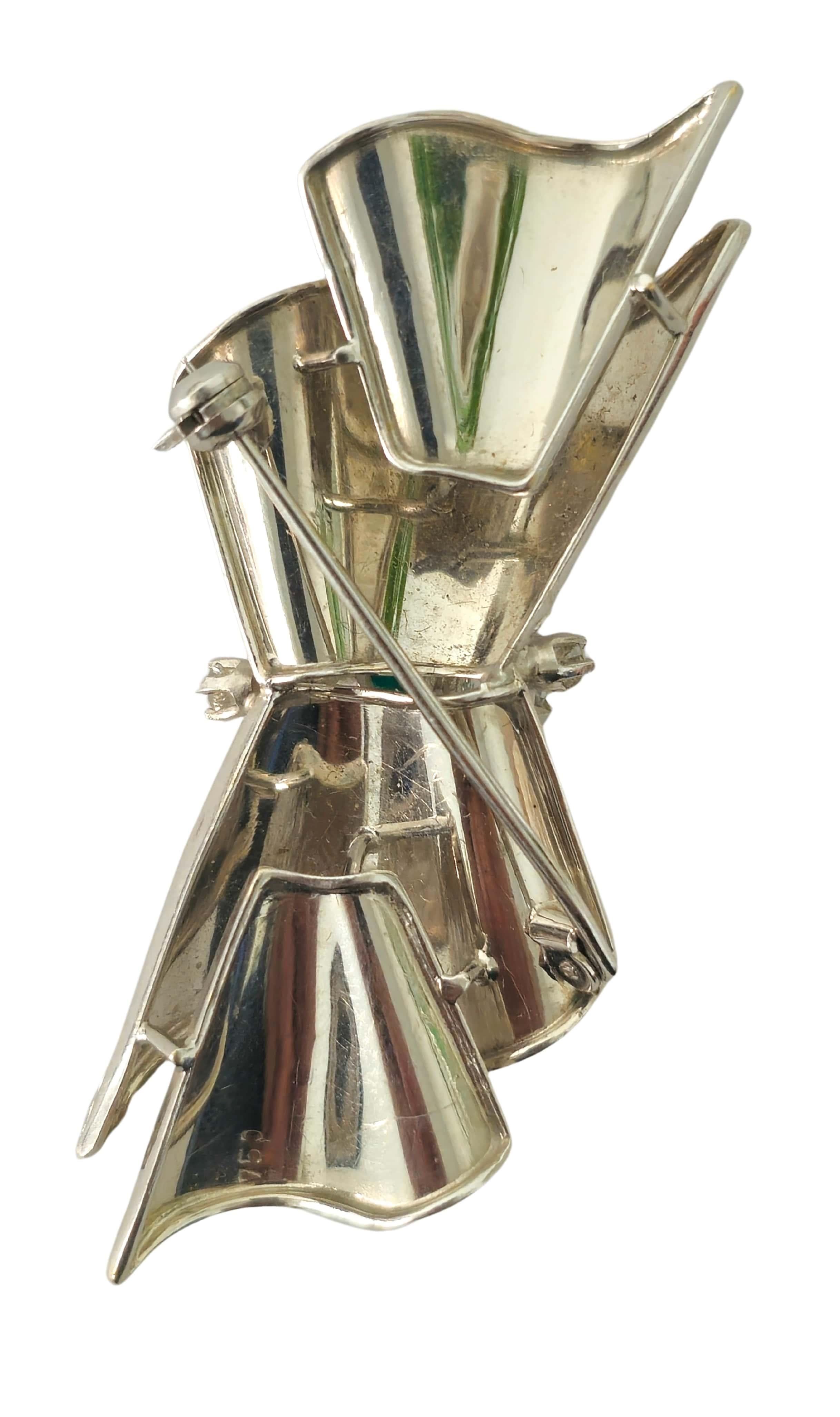 Edwardian 18k White Gold Vintage Diamond and Emerald Pin For Sale