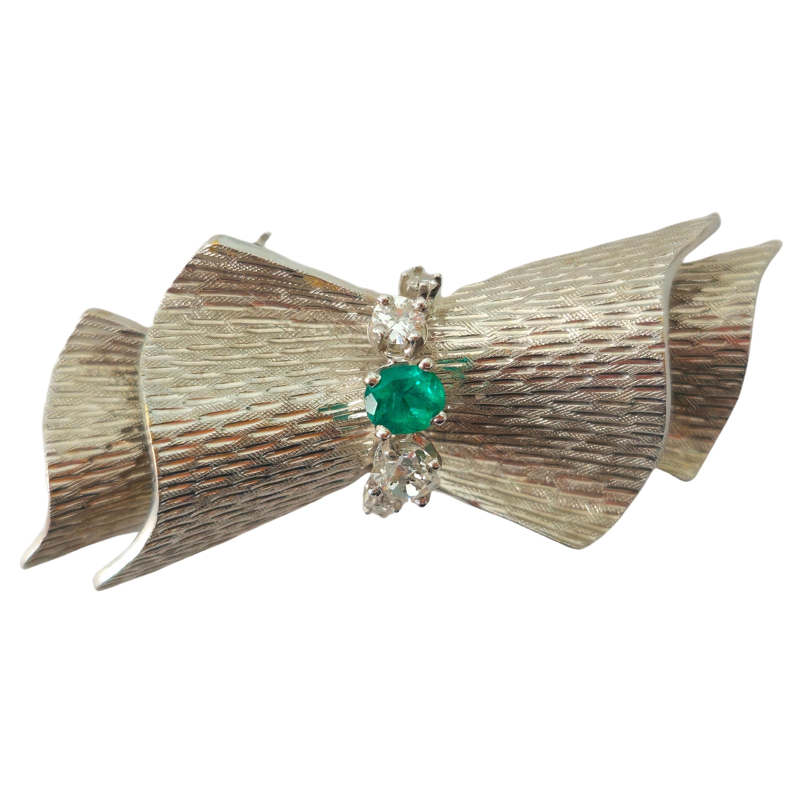 18k White Gold Vintage Diamond and Emerald Pin